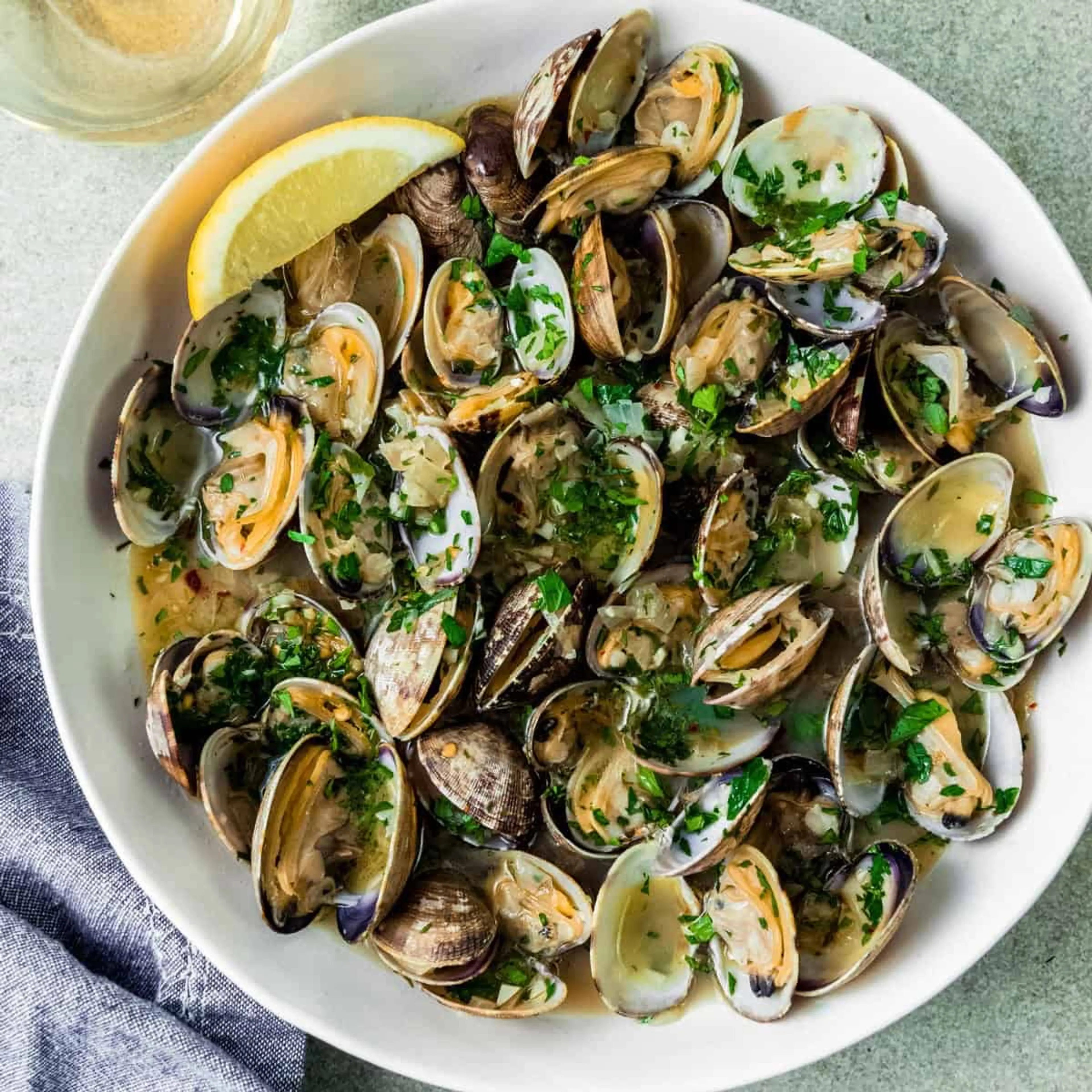 Steamed Clams with White Wine and Garlic