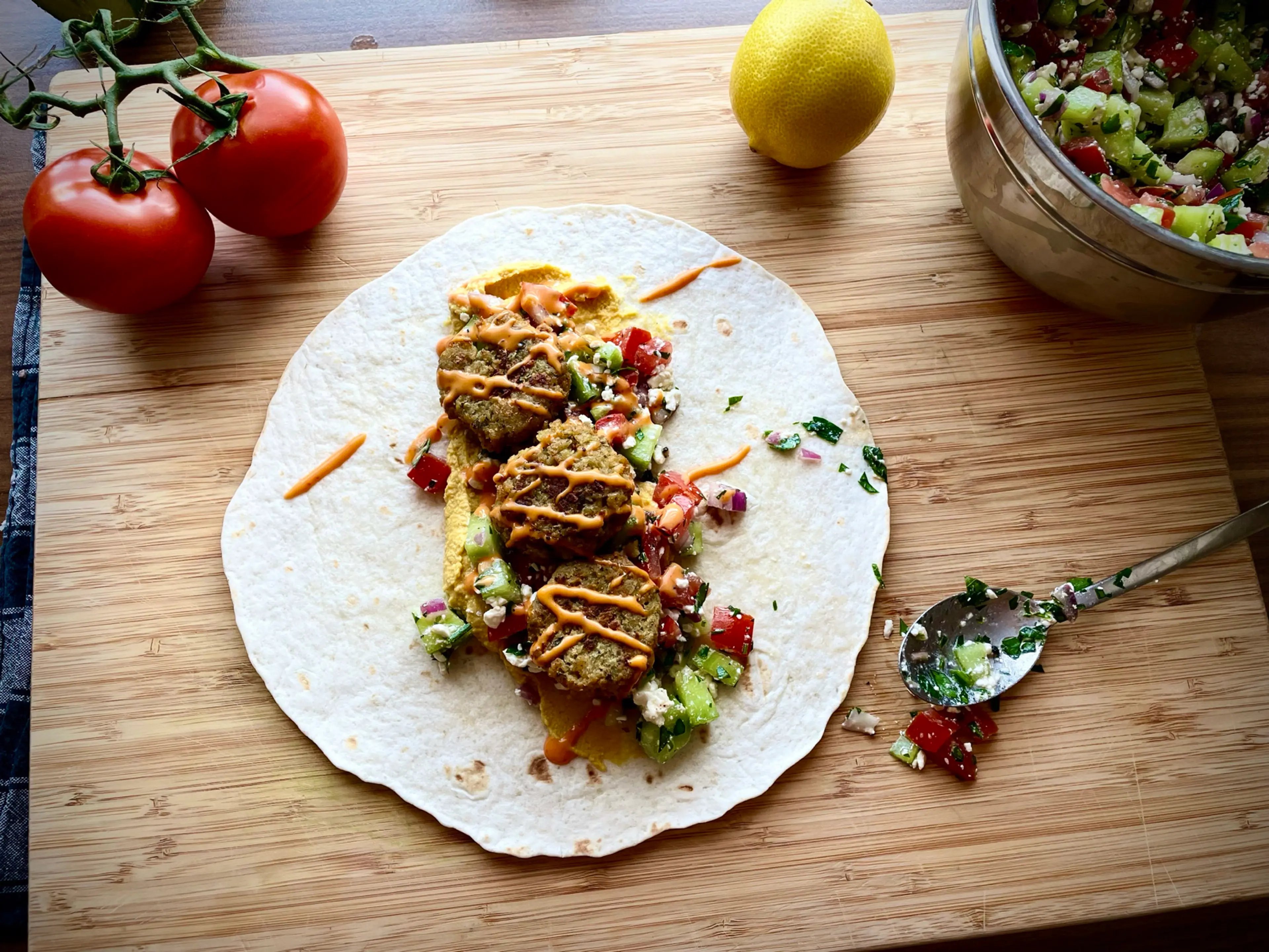 Wraps mit Falafel und Hummus