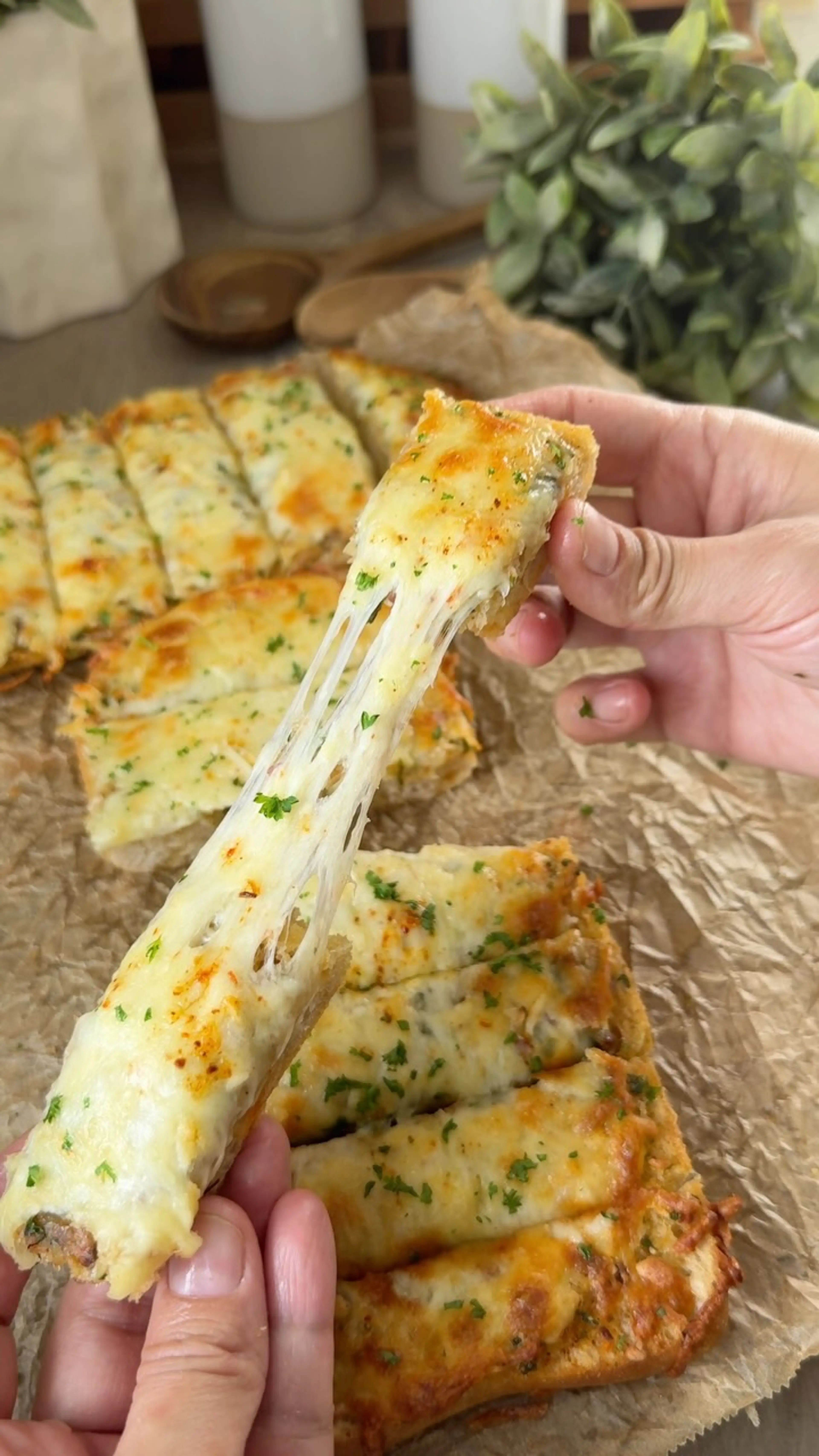 Sarımsaklı Kaşarlı Ekmek