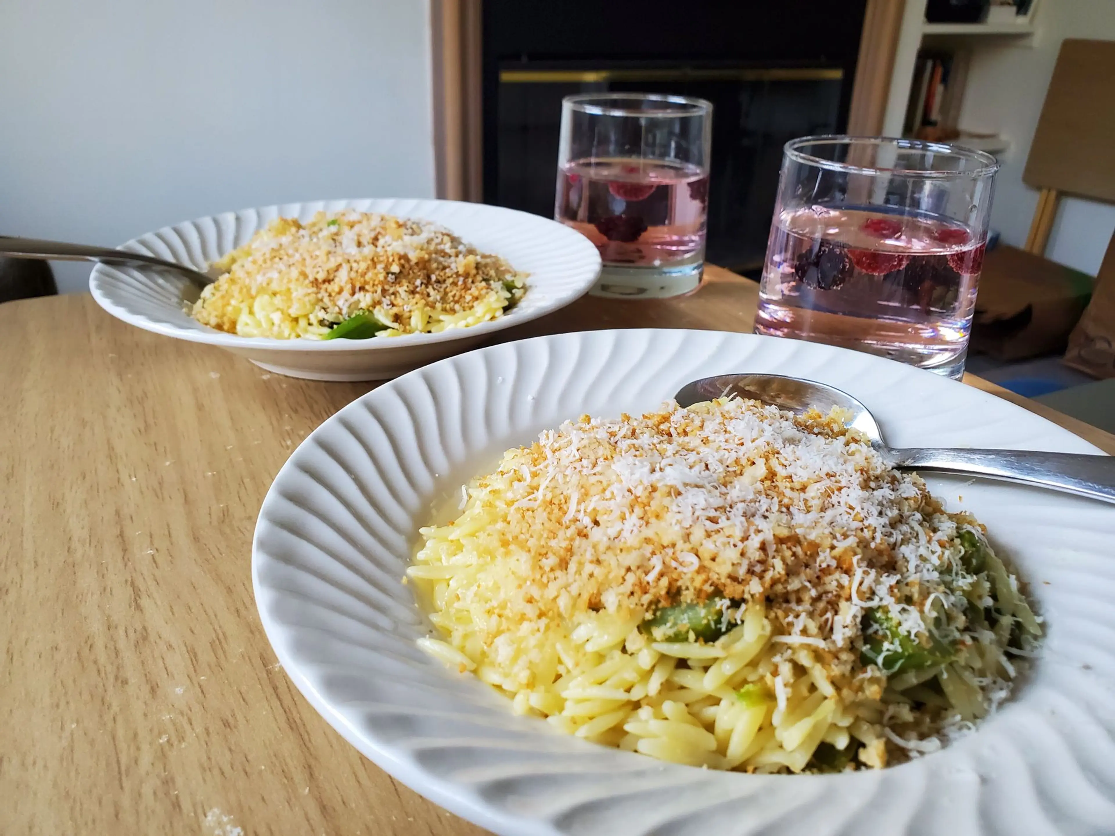 Lemony Orzo With Asparagus and Garlic Bread Crumbs