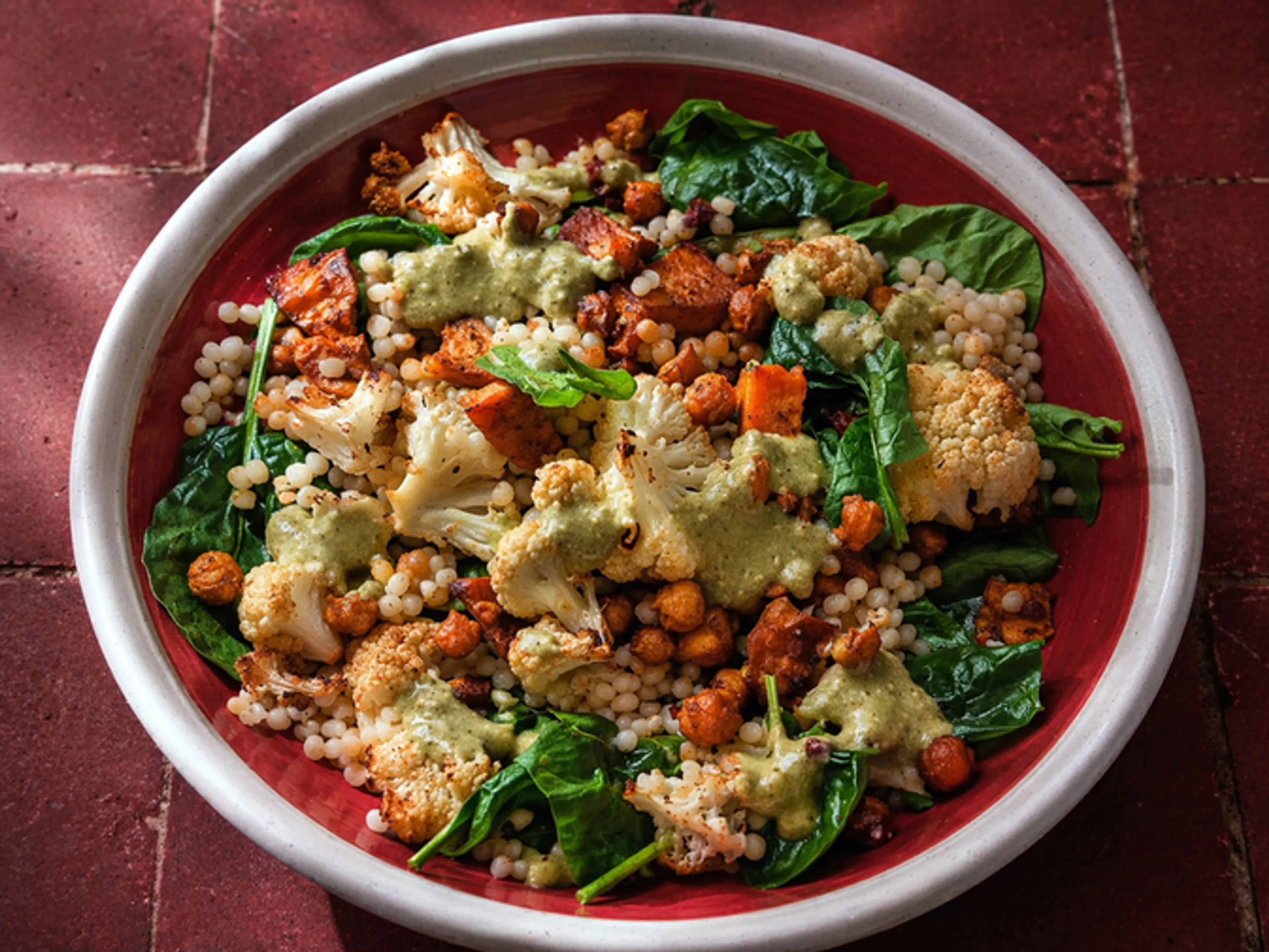 Parelcouscous met zoete aardappel, bloemkool en kikkererwten