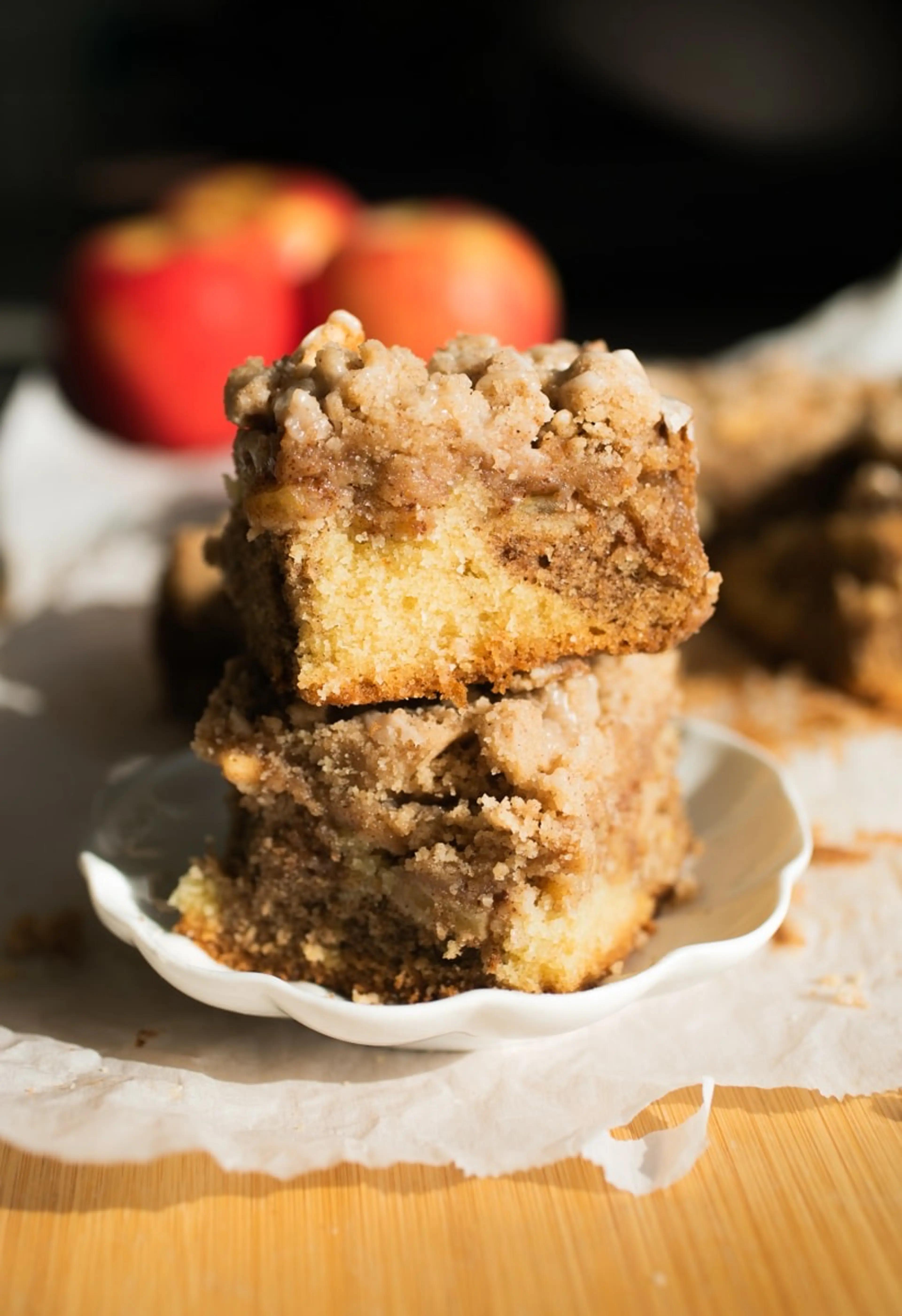 Cinnamon Apple Crumb Cake