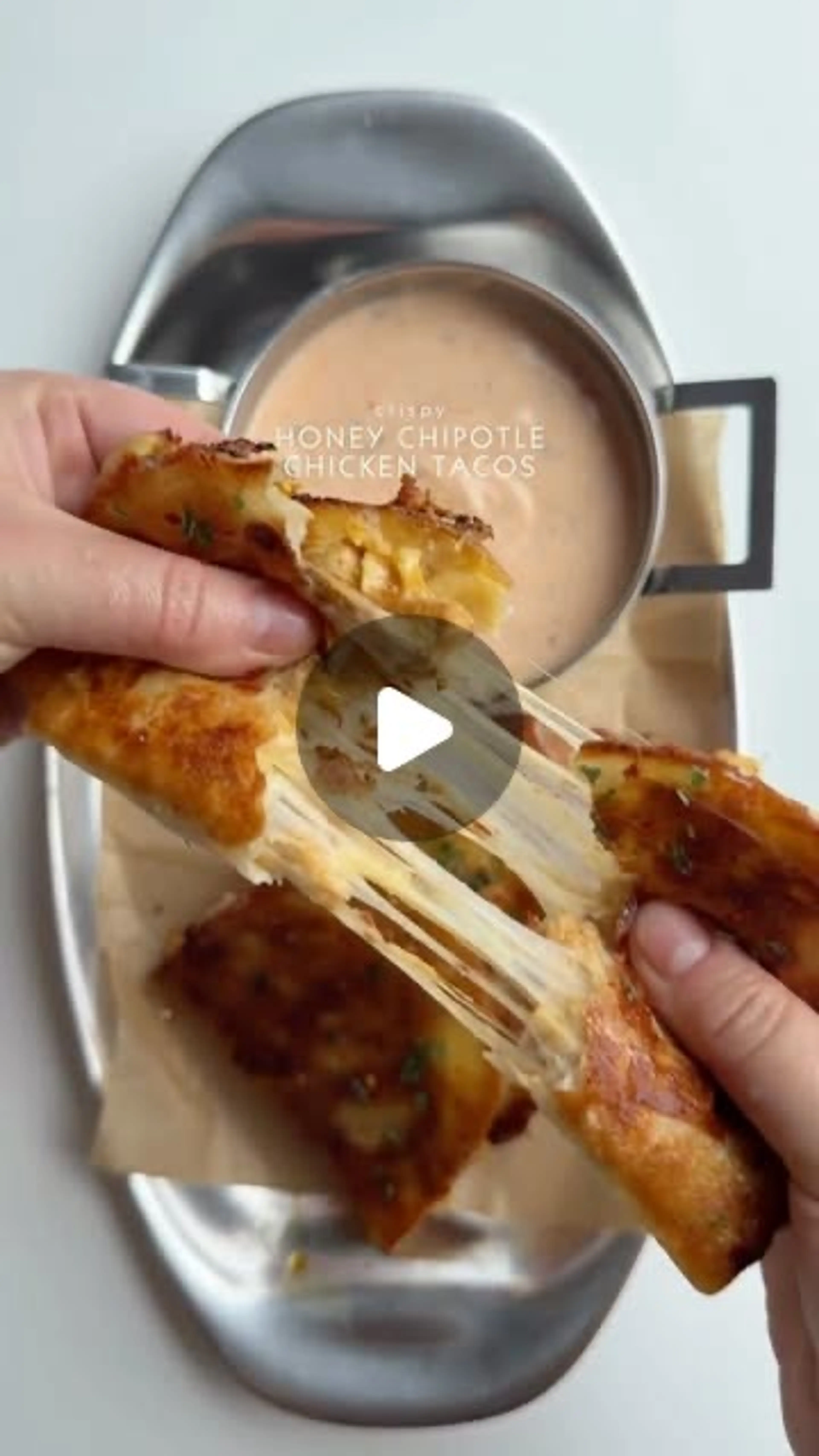 Crispy Honey Chipotle Chicken Tacos. Comment „tacos“ or „yes