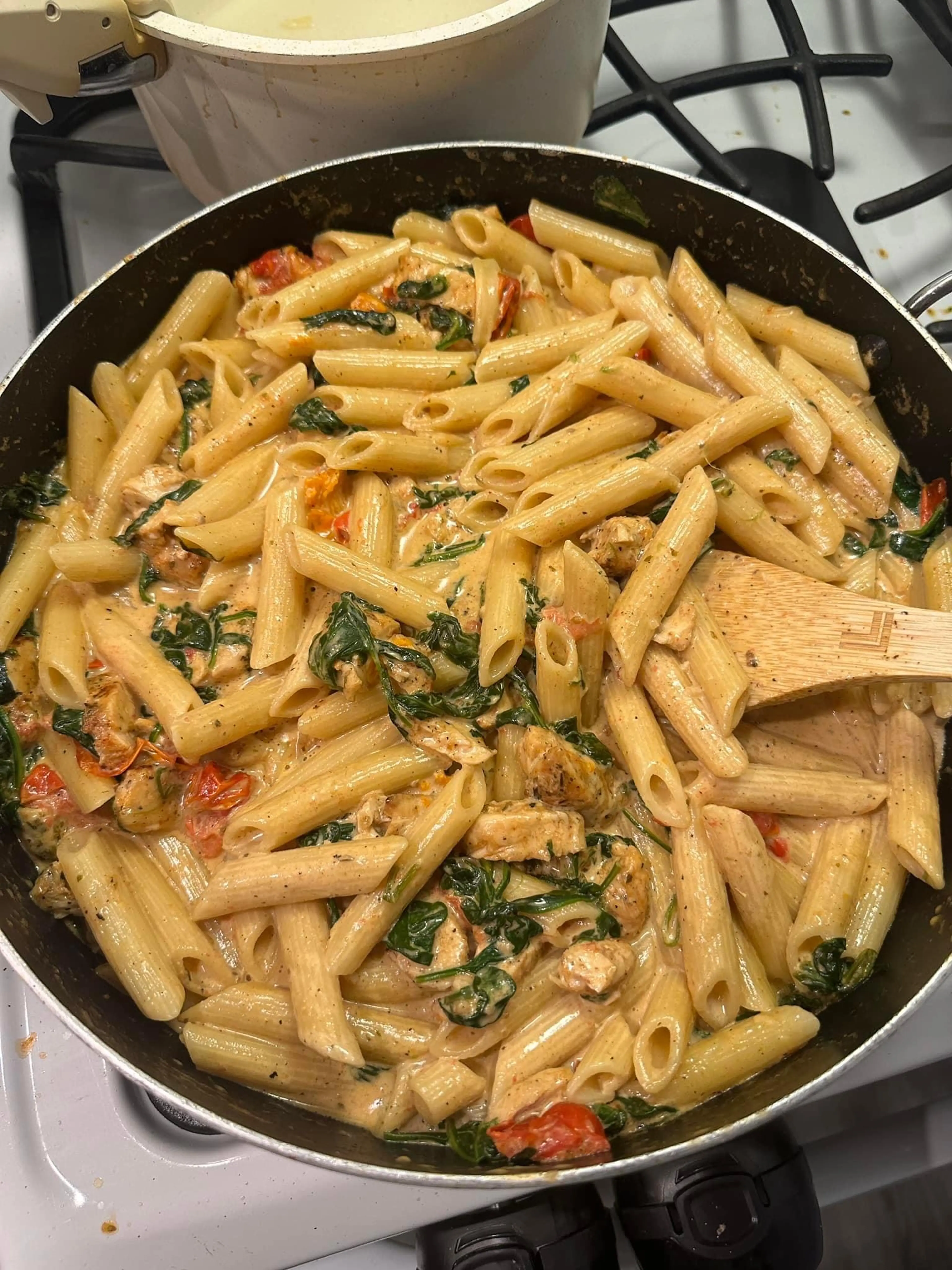 Creamy Garlic Chicken Pasta {with Tomato & Spinach}