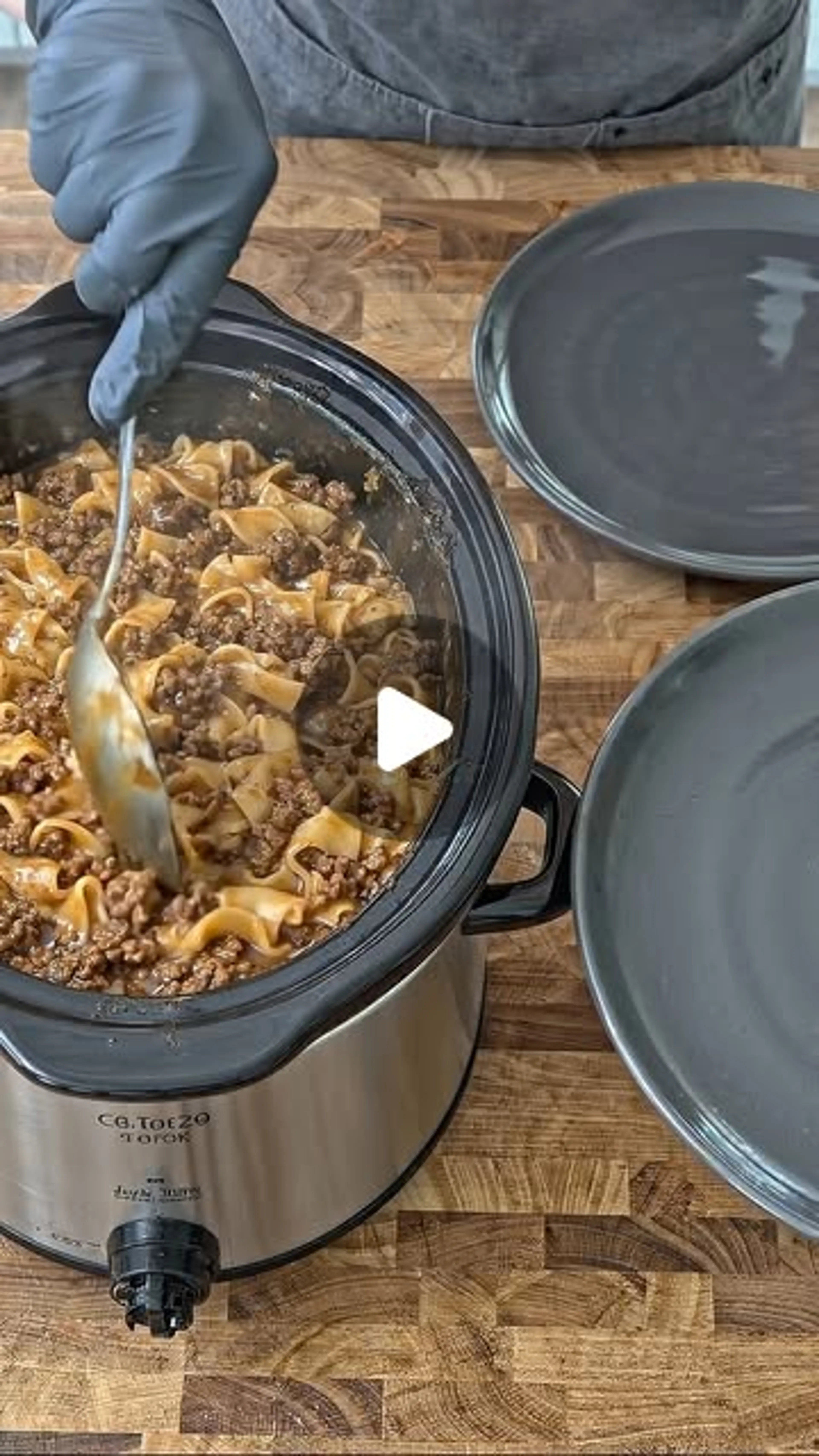Slow Cooker Beef & Noodles