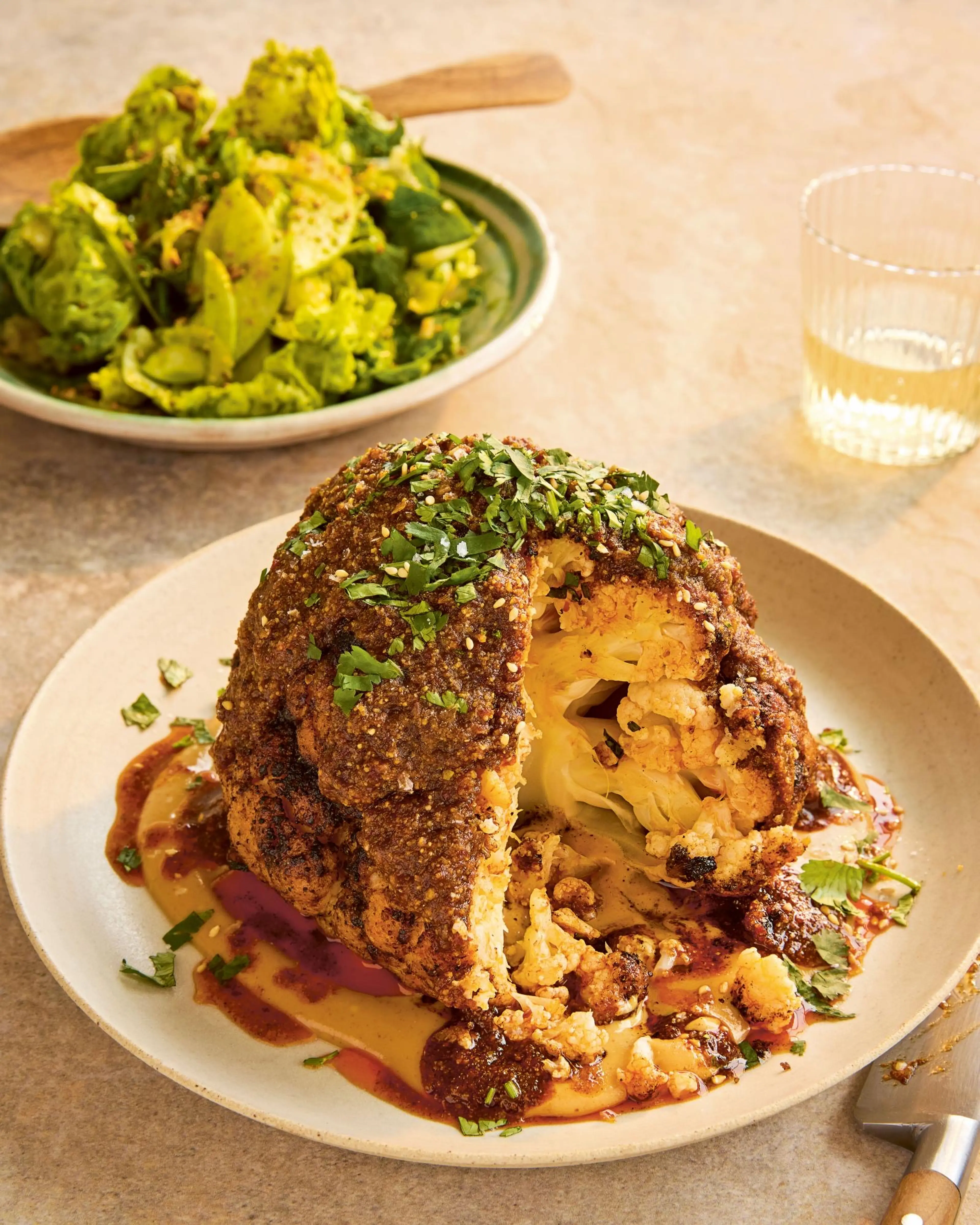 Blumenkohl mit Erdnuss-Tahini und Salsa Macha