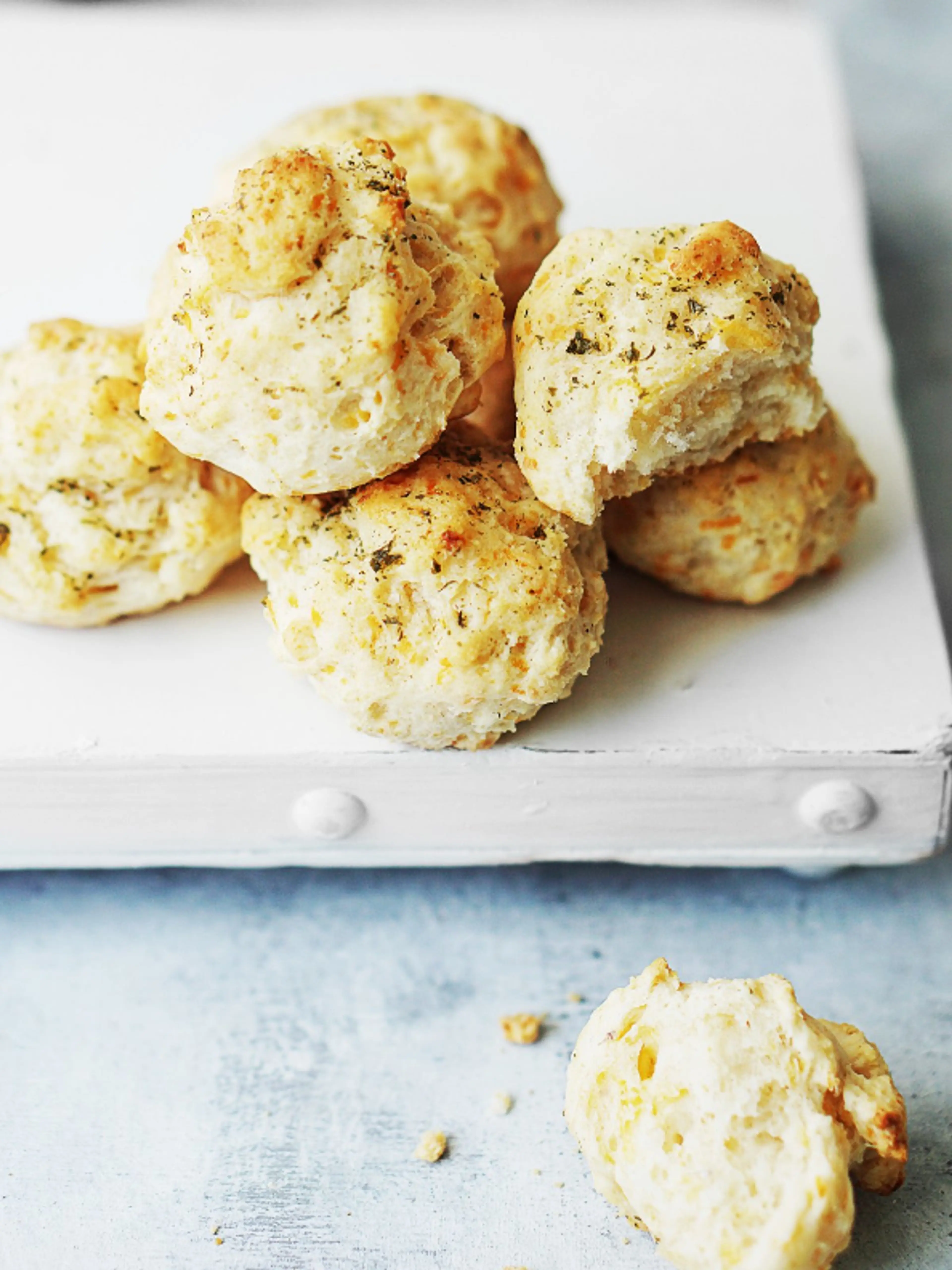 Skinny Cheddar Bay Biscuits
