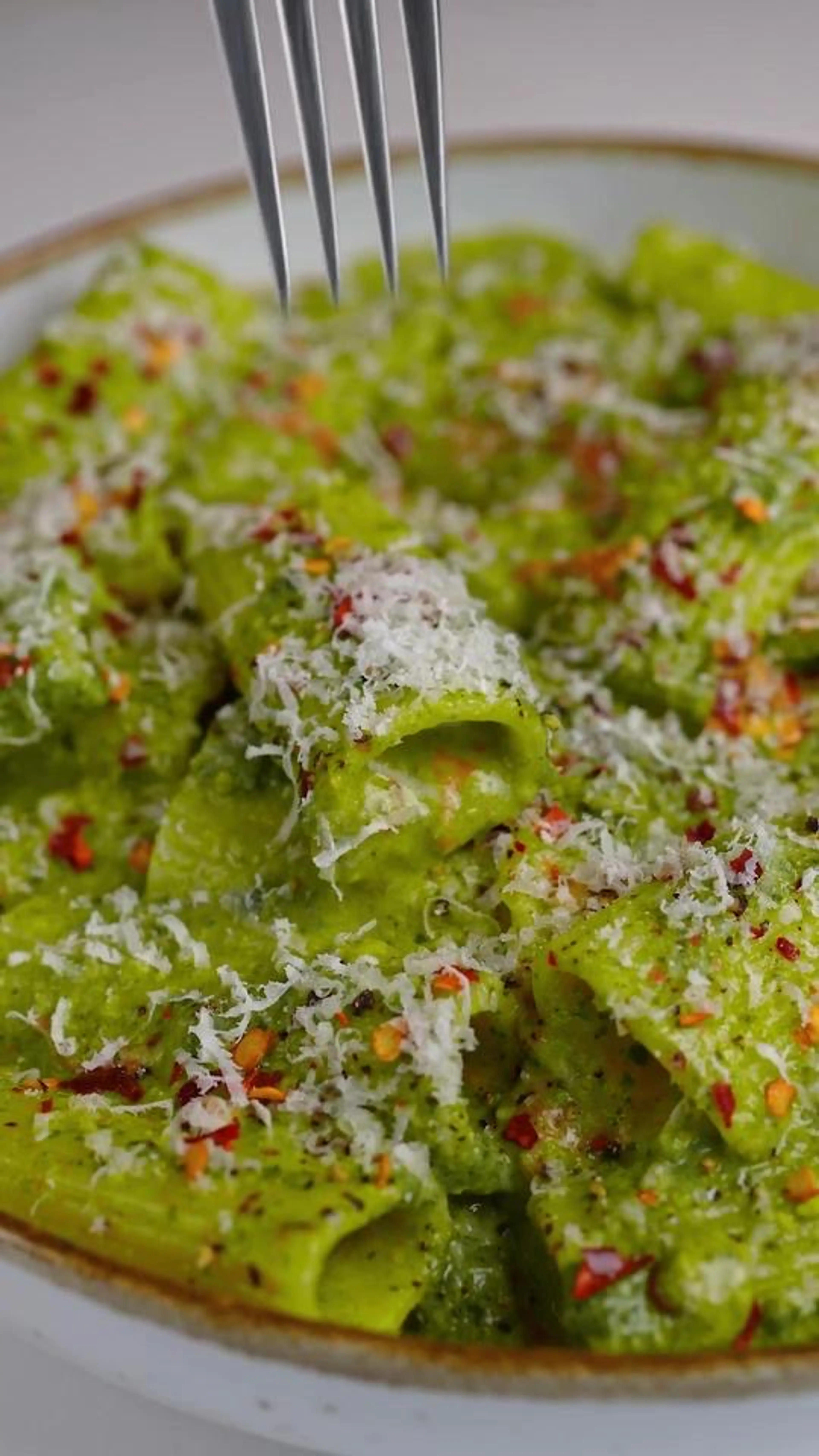 Pesto Rigatoni with Cherry Tomatoes