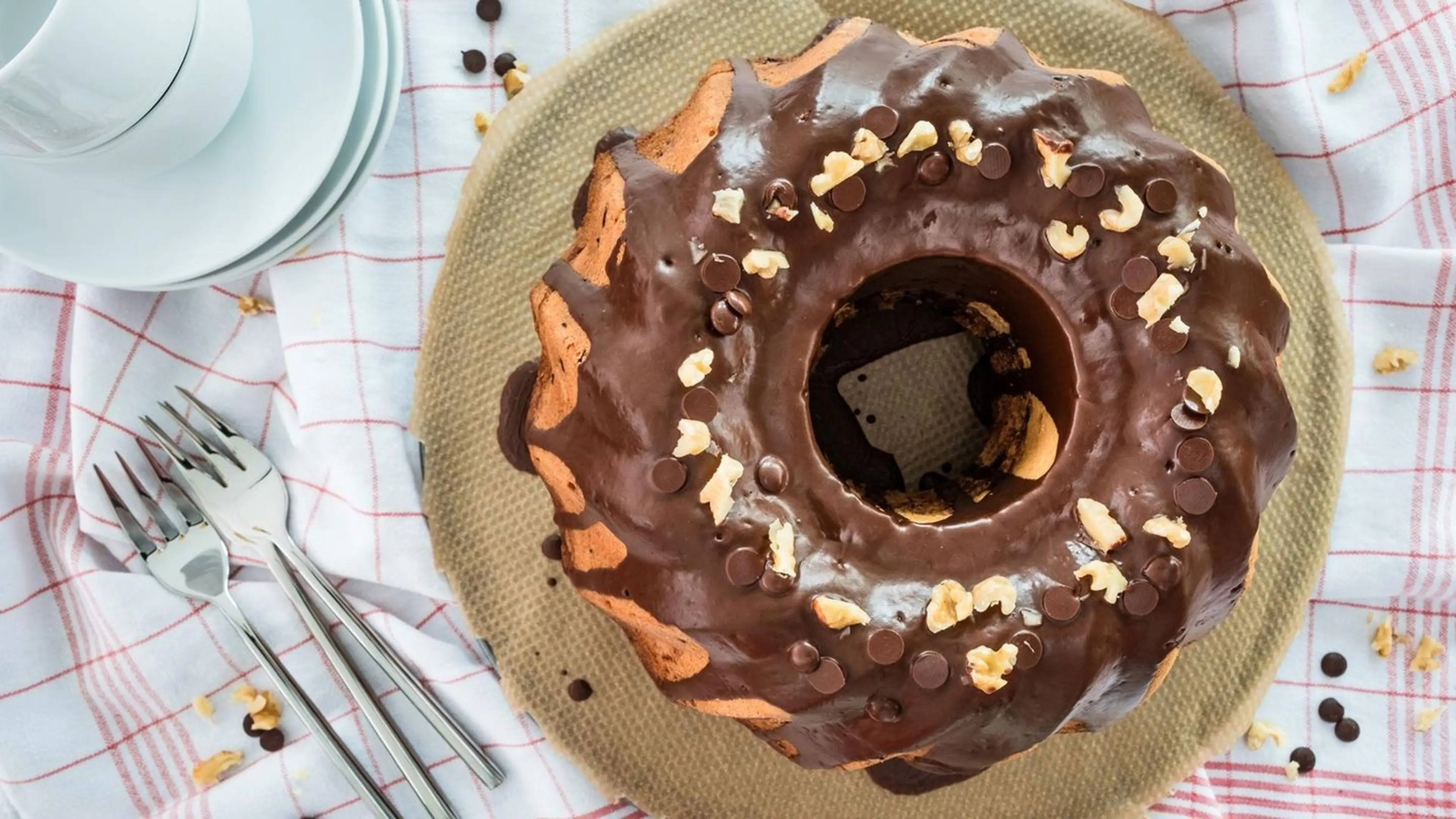 Außen Schoko, innen Wow: Donauwellen-Gugelhupf mit Cheesecak