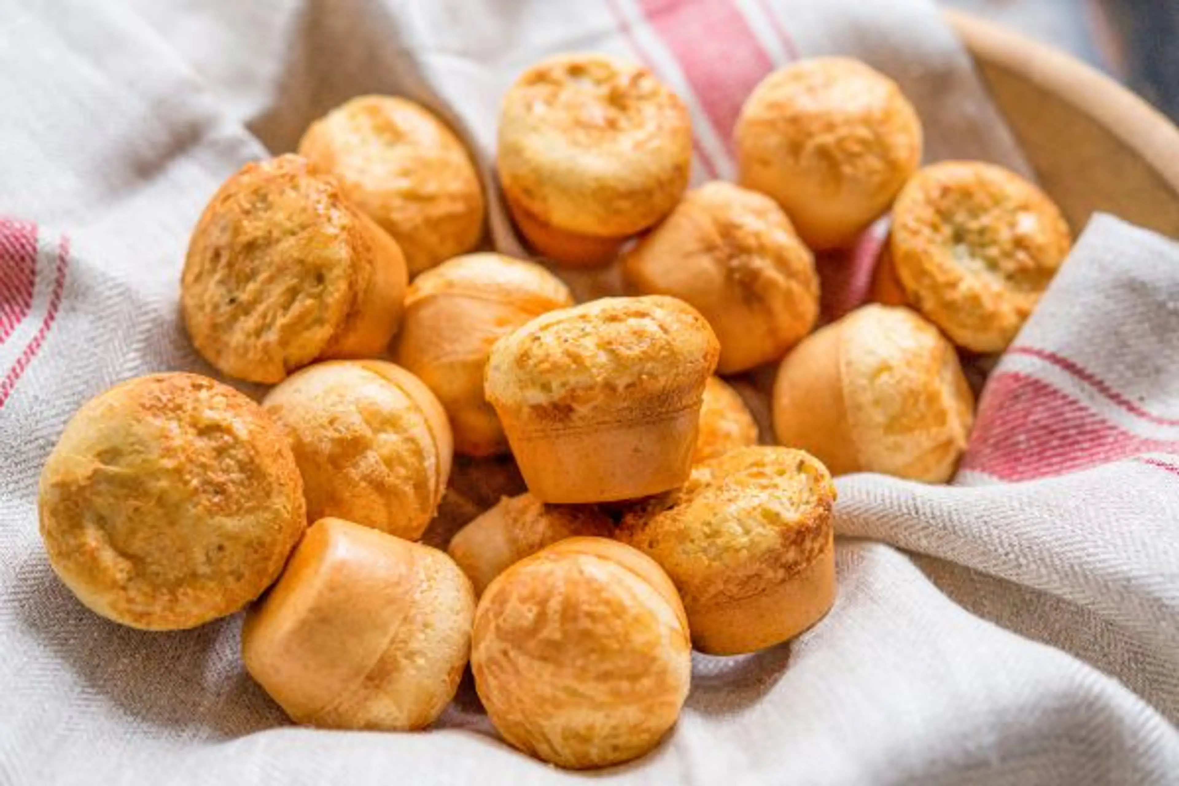 Brazilian Cheese Bread (Pão de Queijo)