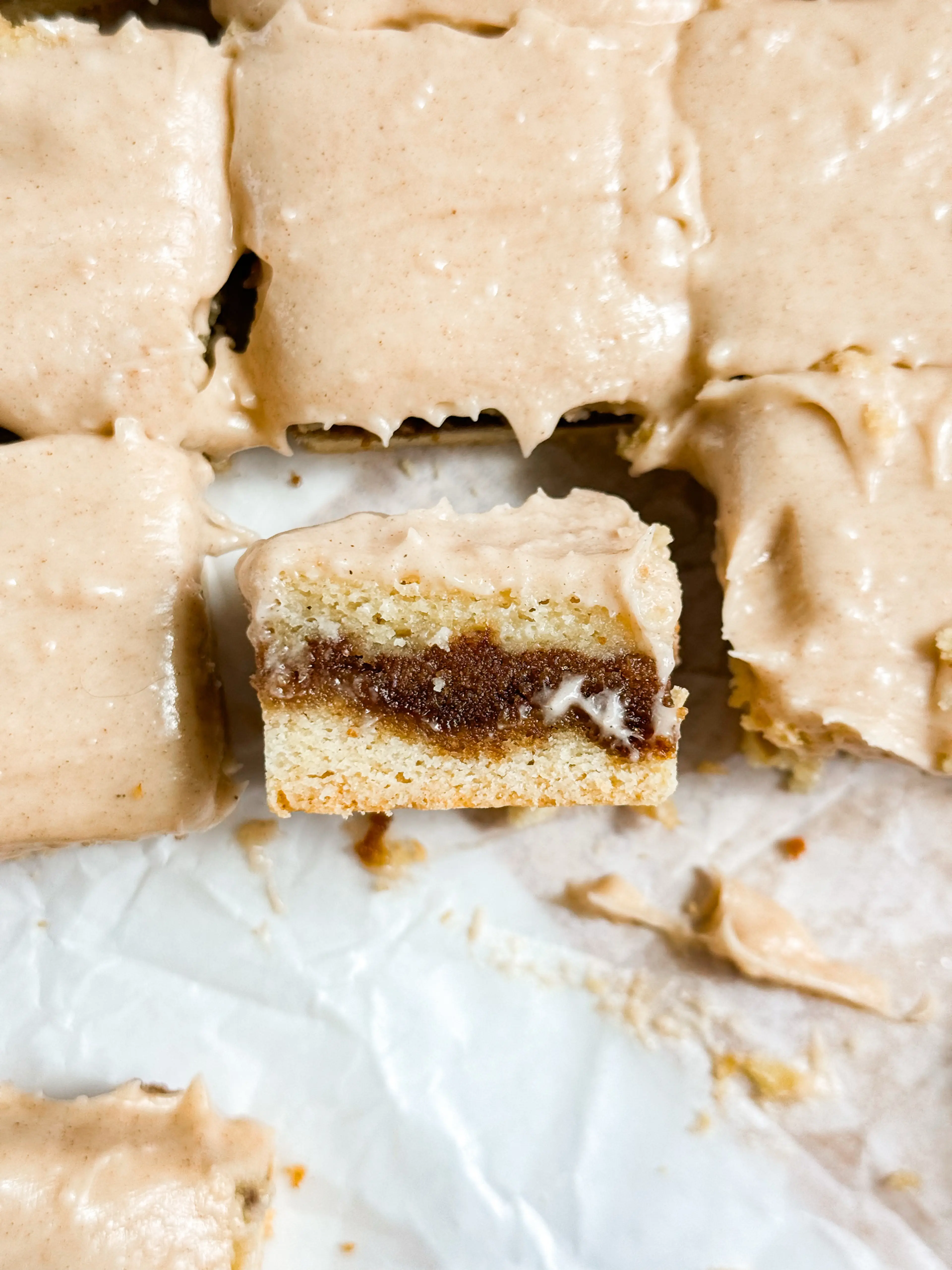 Cinnamon Roll Cookie Bars