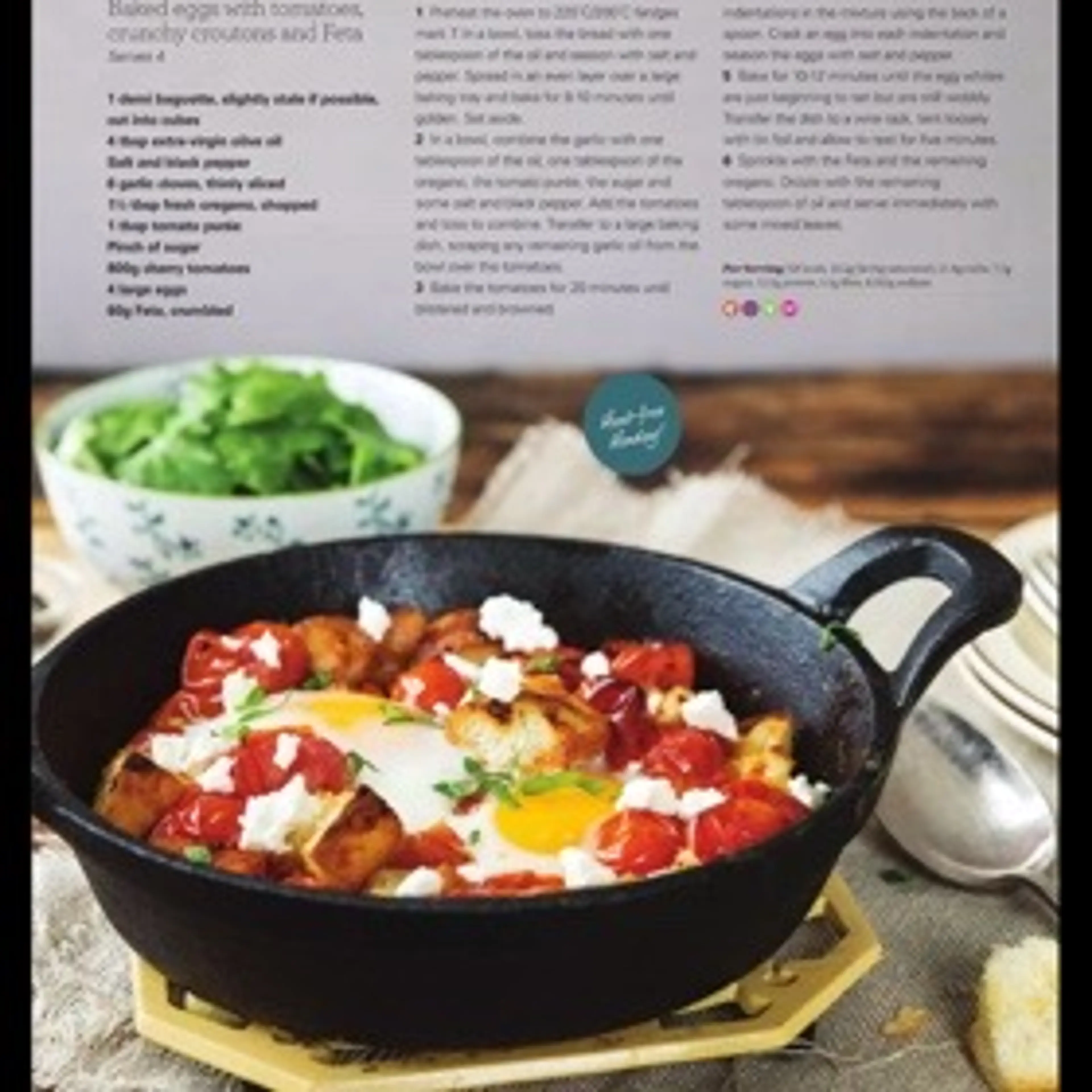 Baked eggs with tomatoes, crunchy croutons and Feta