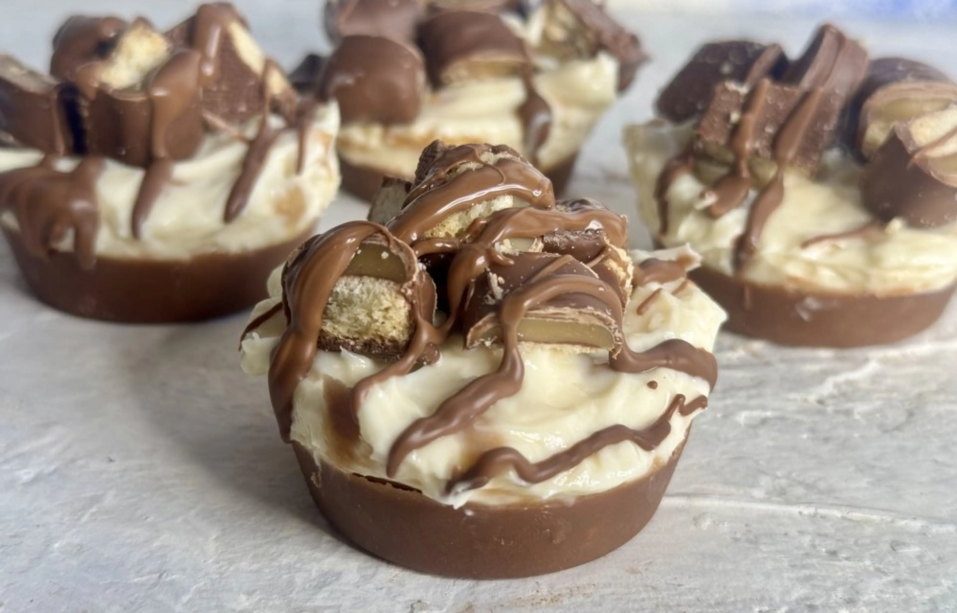 No bake Twix mini-cheesecake