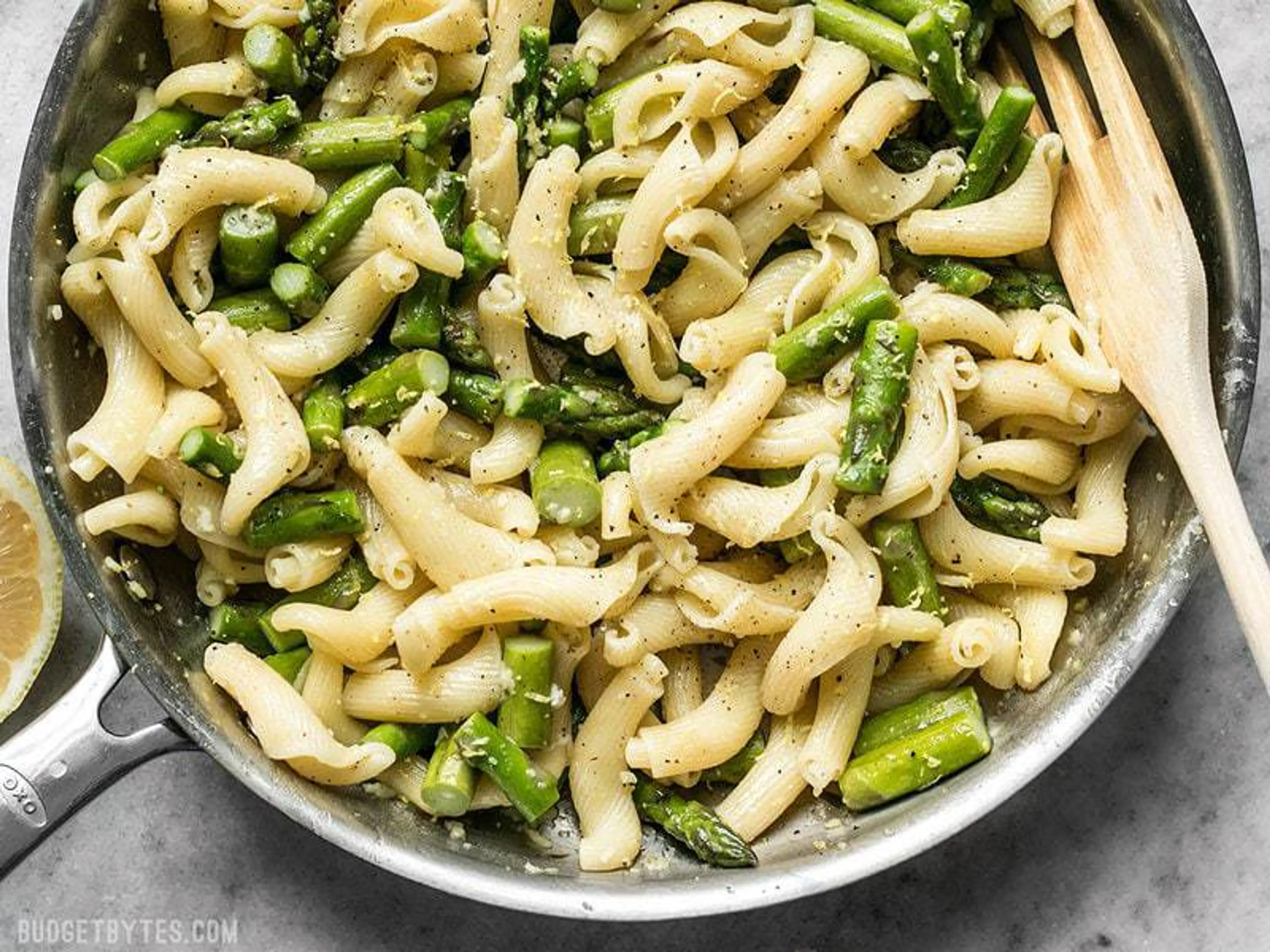 Lemon Garlic Asparagus Pasta