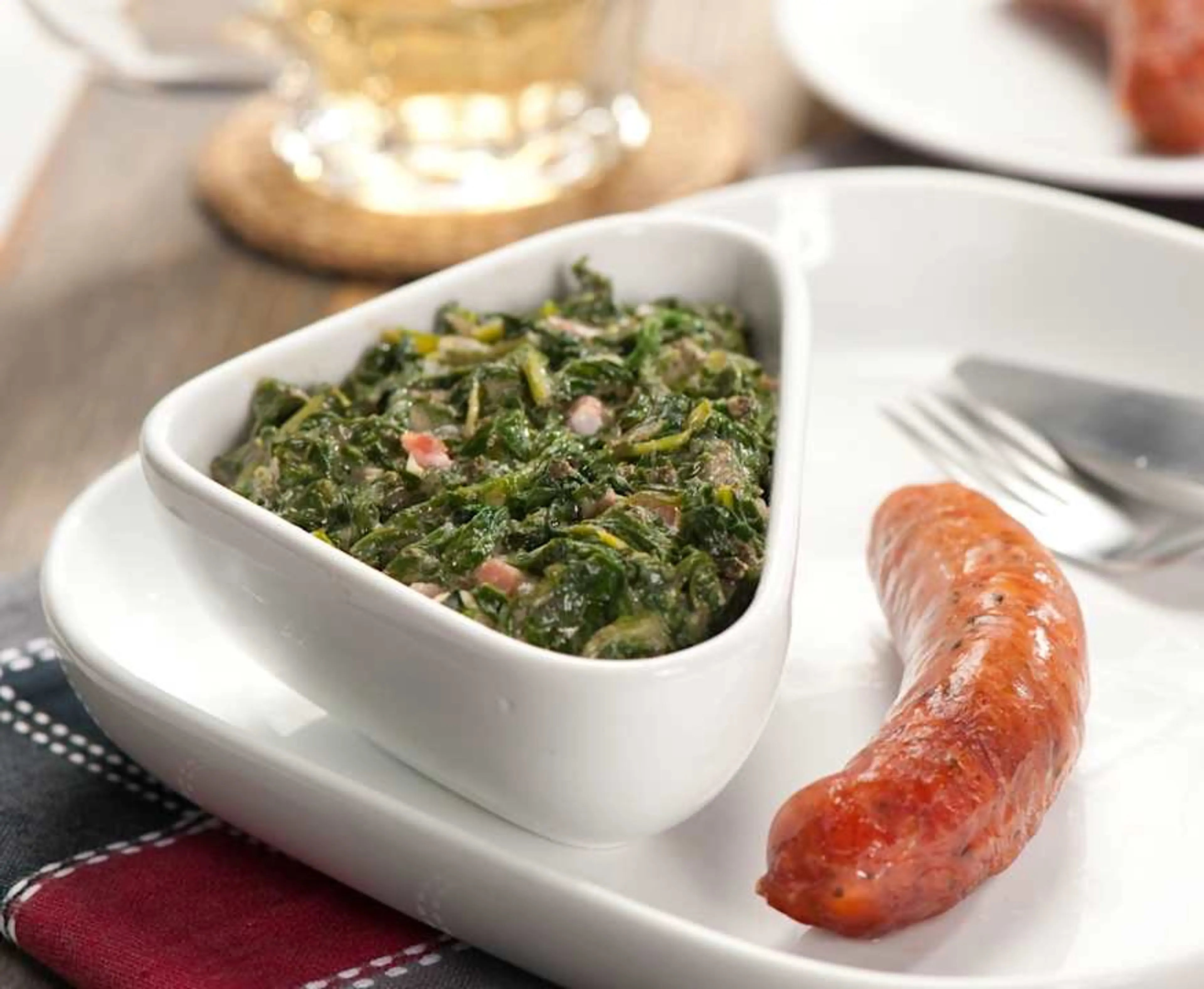 Grünkohl mit Kartoffeln und Mettwürstchen