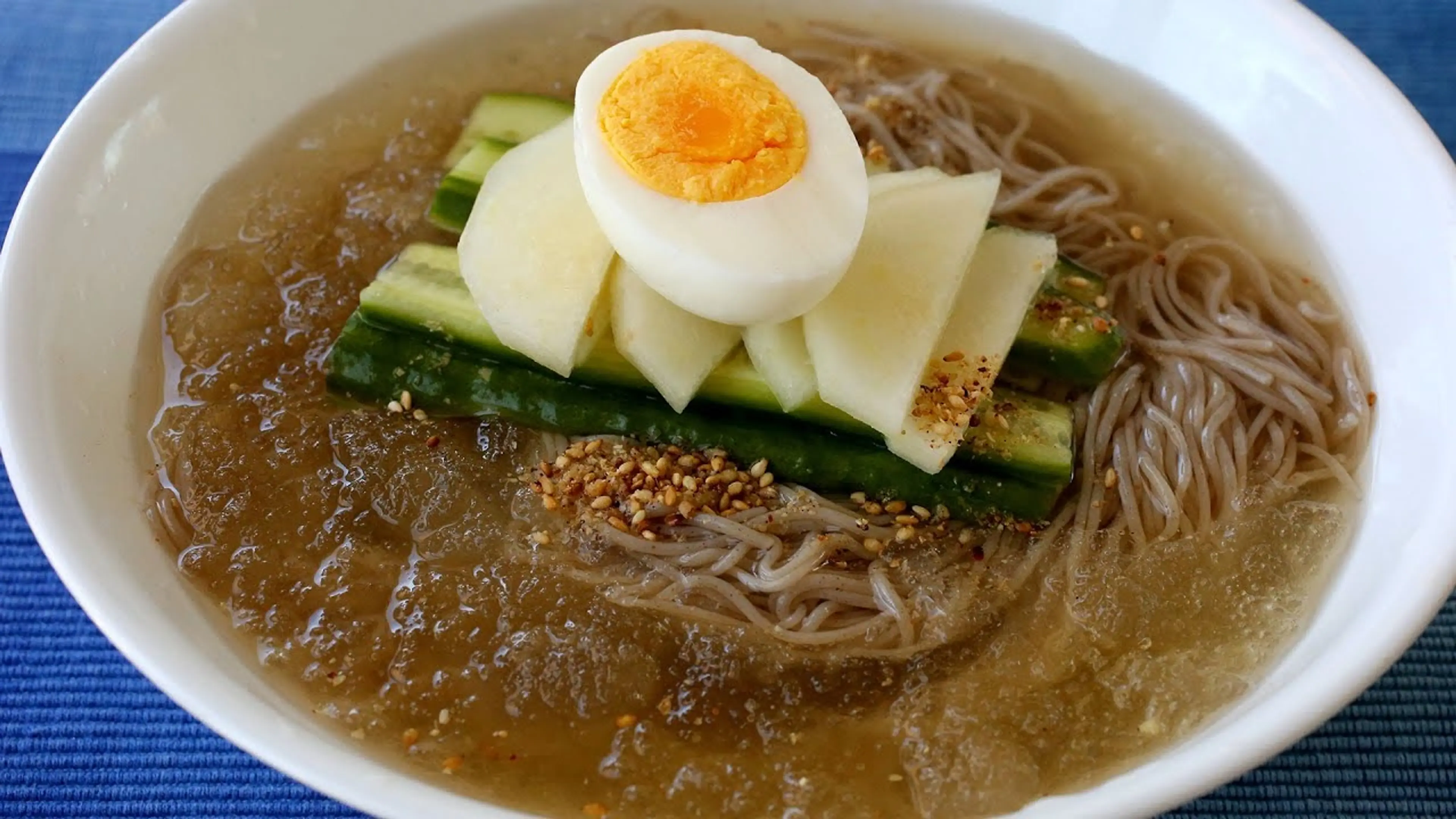 Mul-naengmyeon (Korean cold noodles in chilled broth) 물냉면