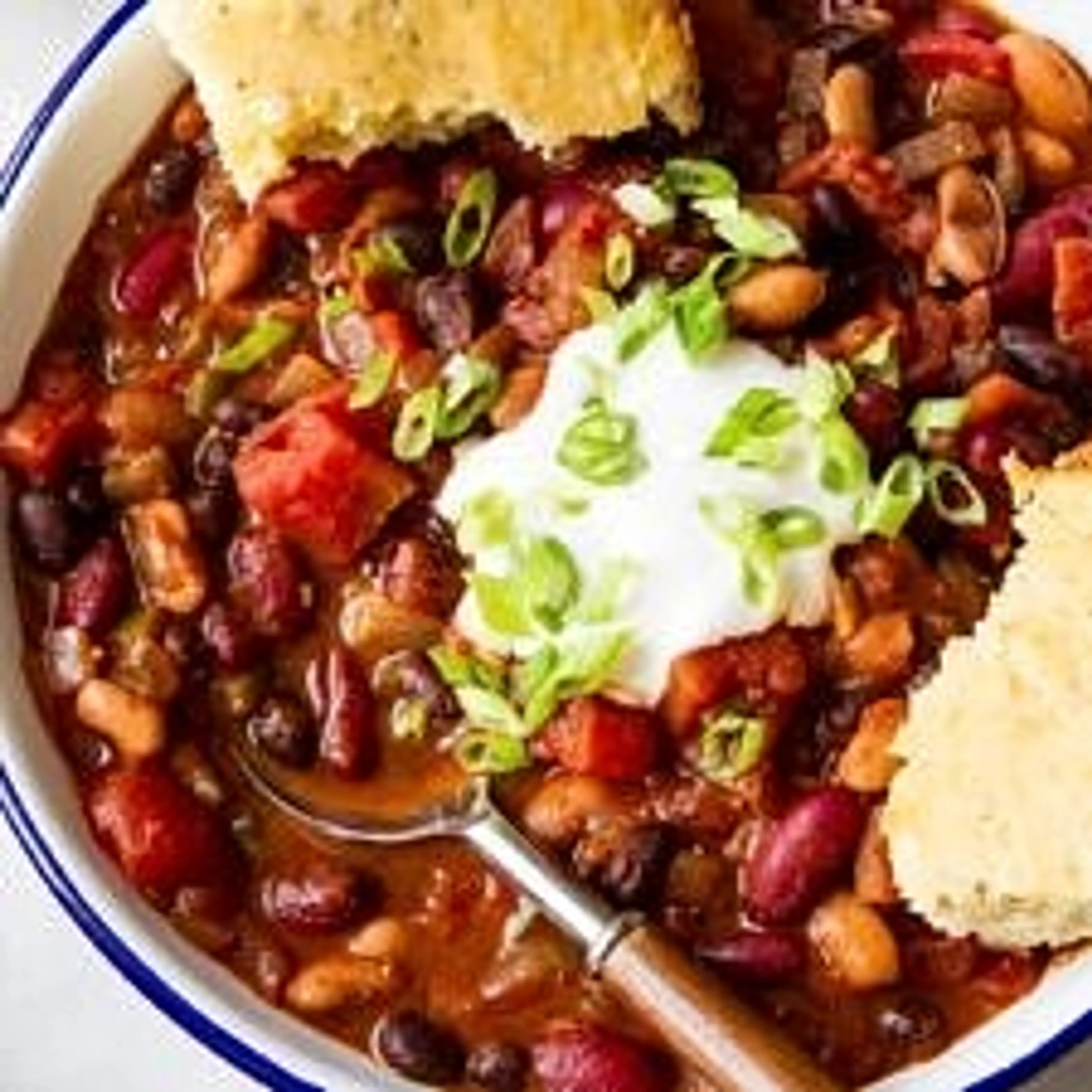 EASY THREE BEAN CHILI RECIPE (VEGAN)