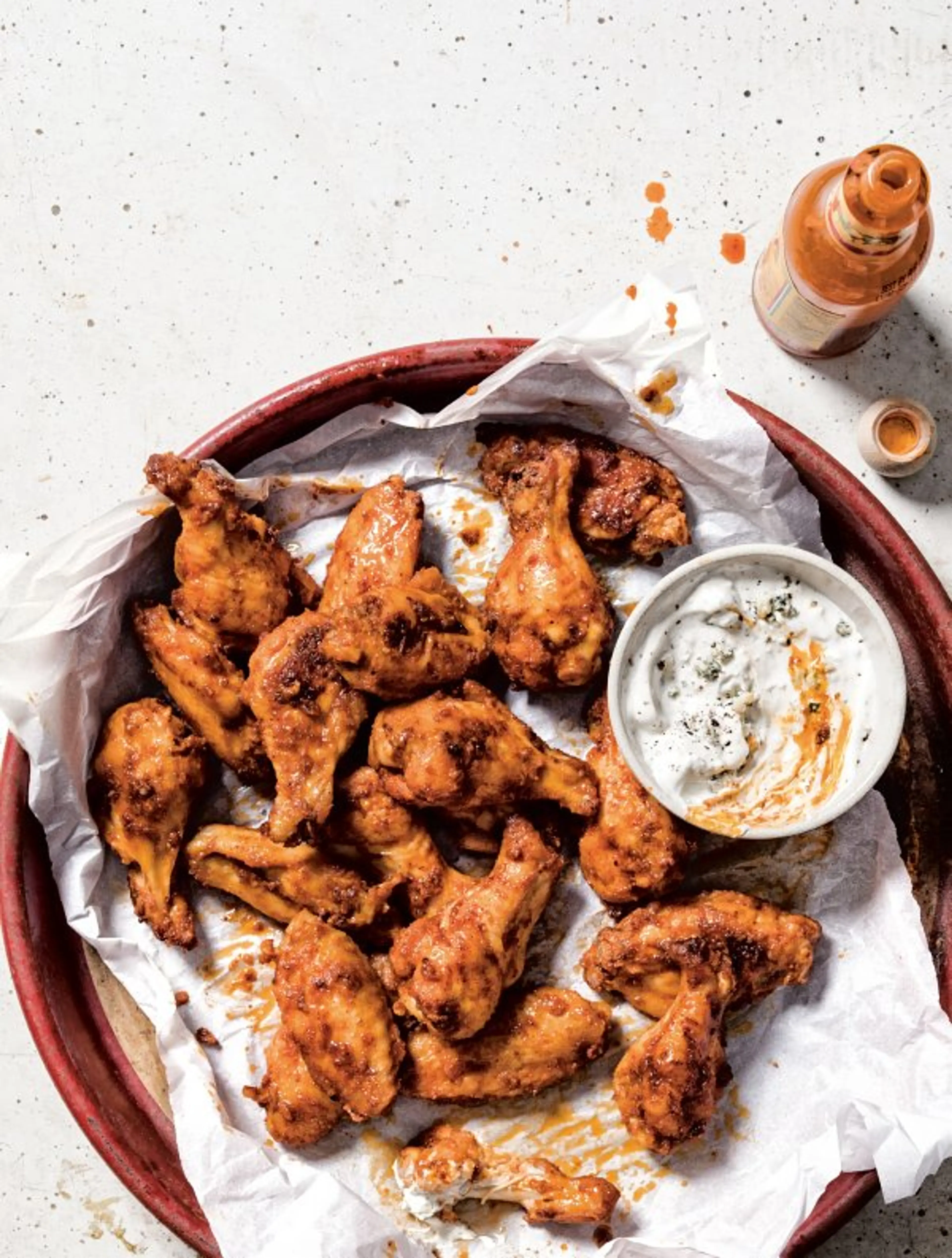 TREJO’S CHICKEN WINGS WITH BLUE CHEESE DIP