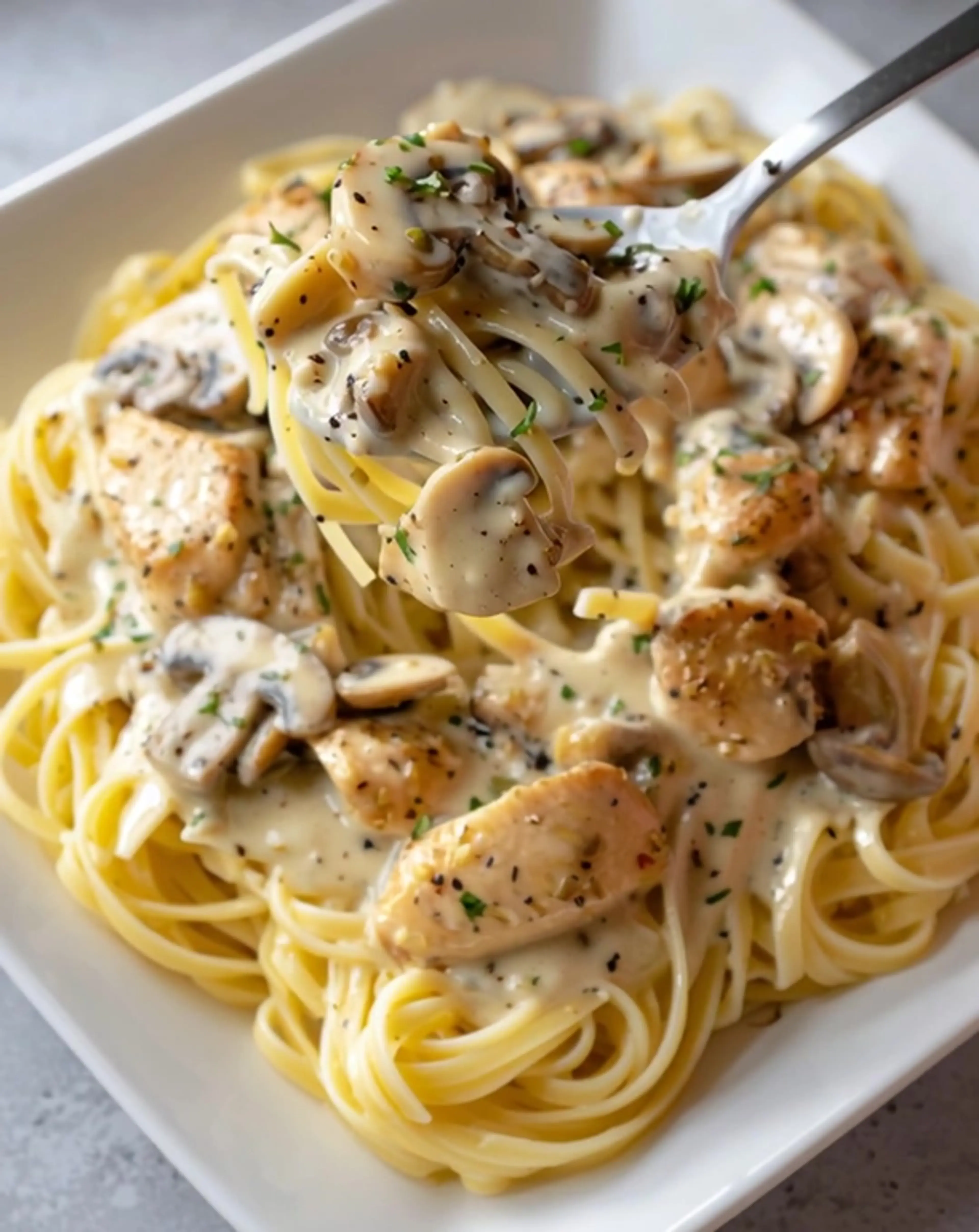 Creamy Garlic Chicken Mushroom Pasta