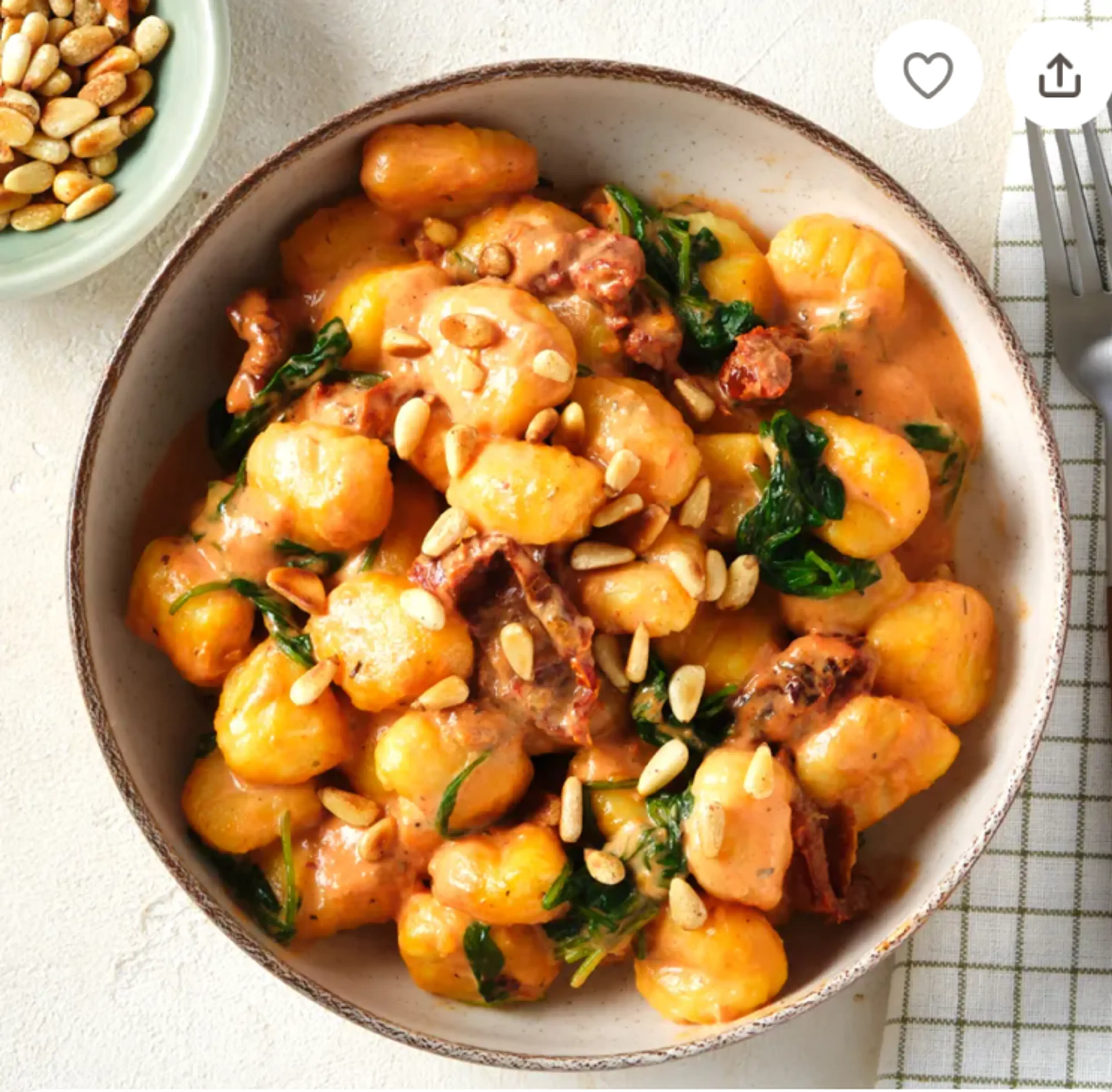 Cremige Gnocchi-Pfanne mit Pinienkernen