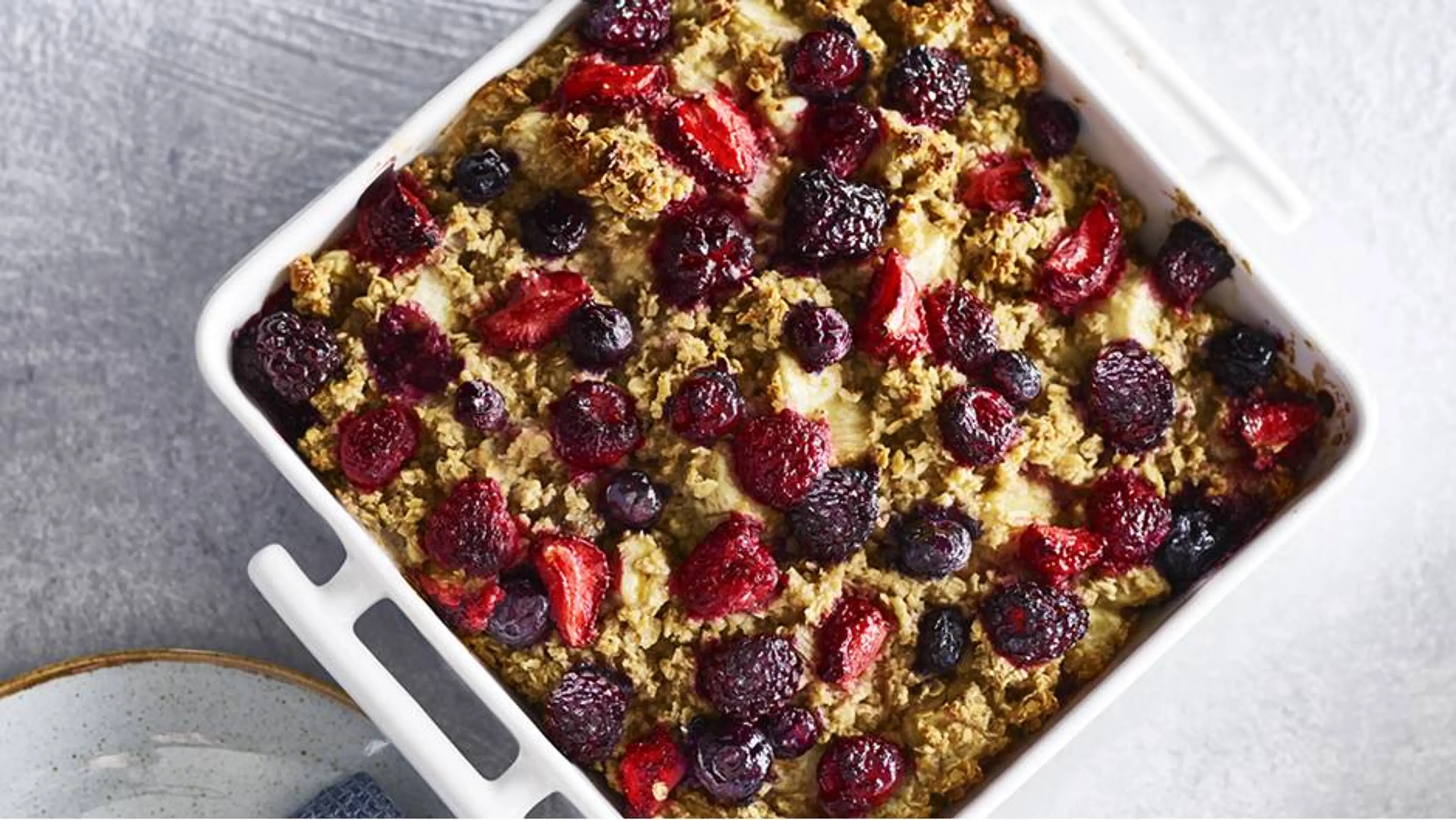 Baked Oatmeal with Bananas and Berries