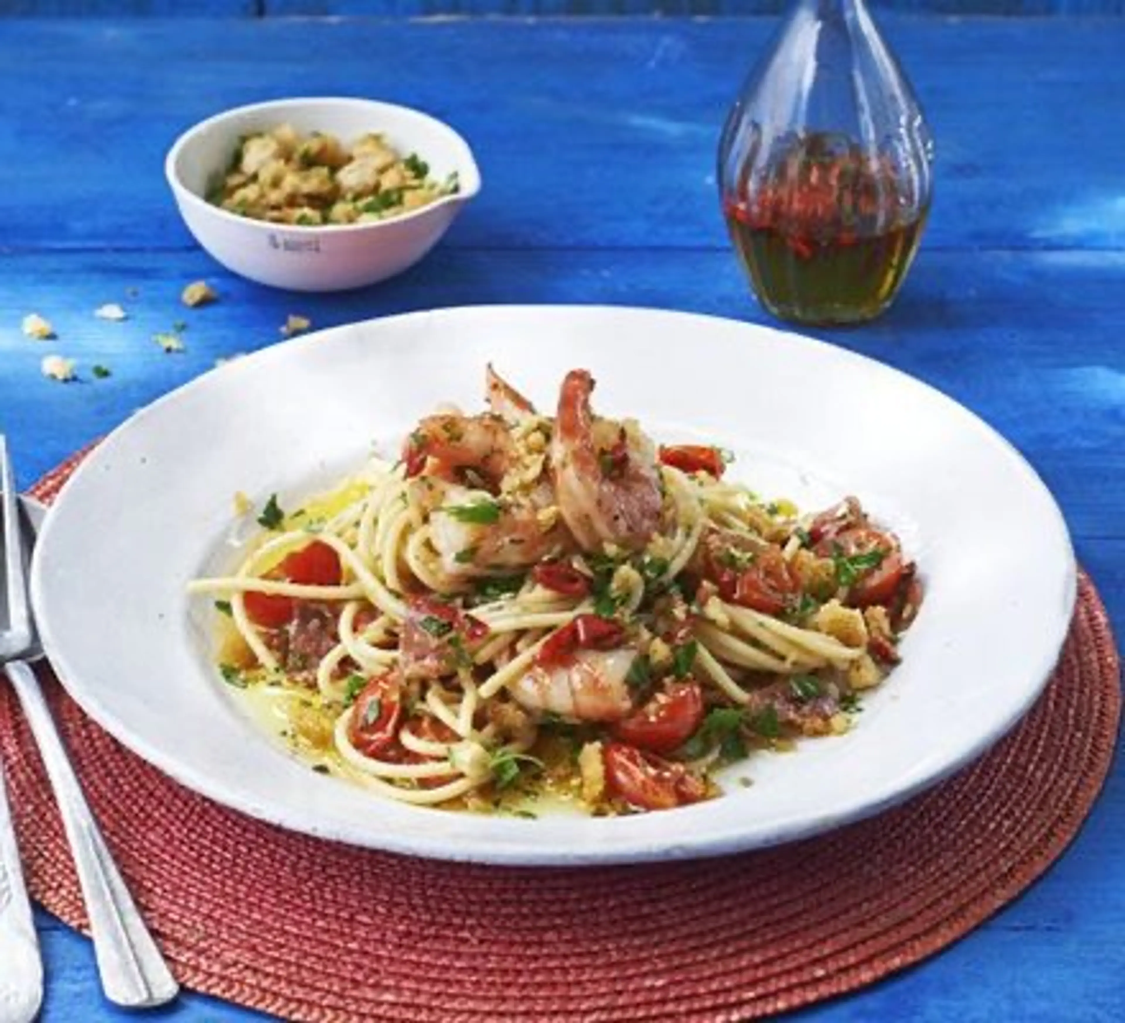 Spaghetti with chilli prawns