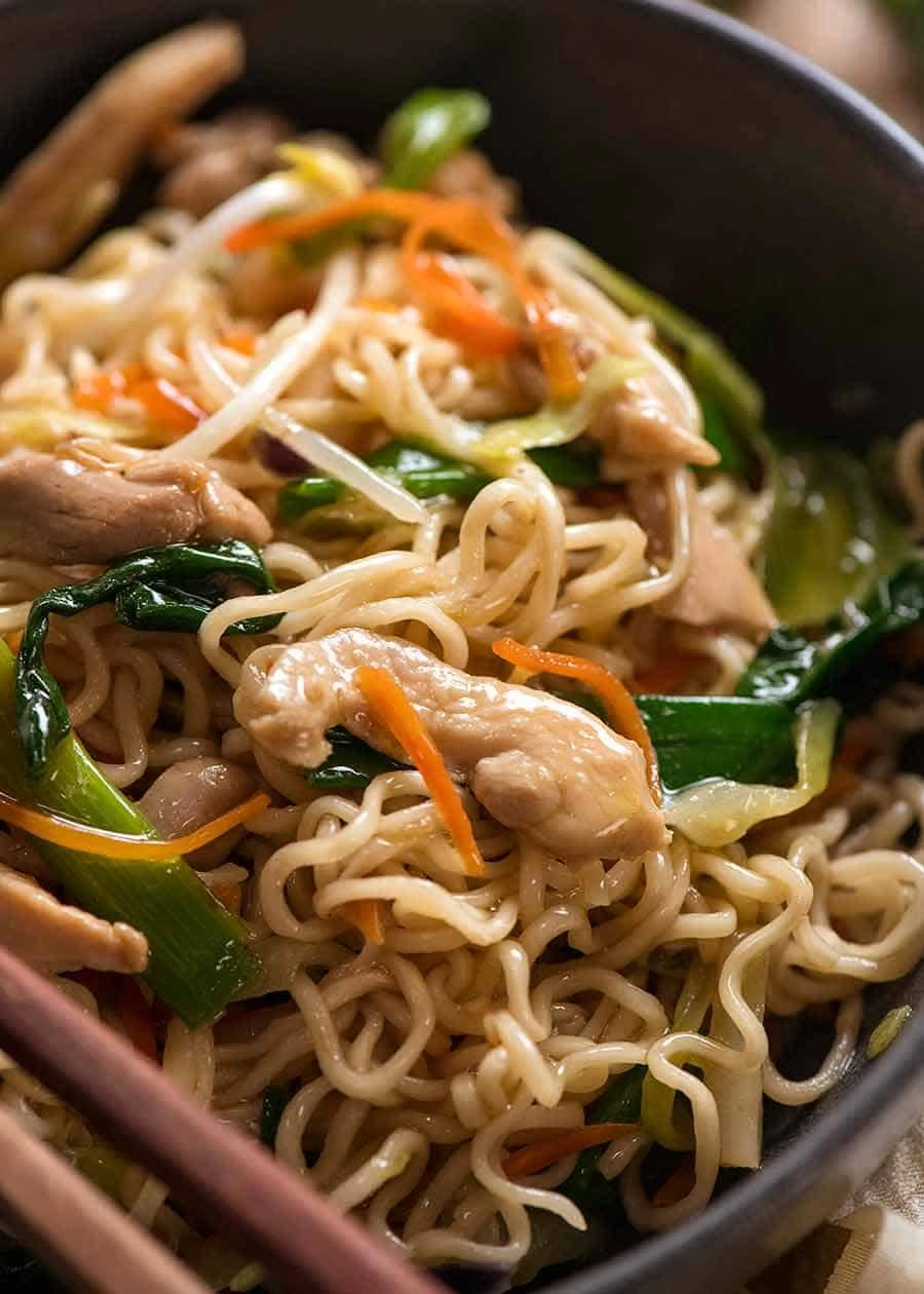 Chow Mein Ramen Instant Noodles