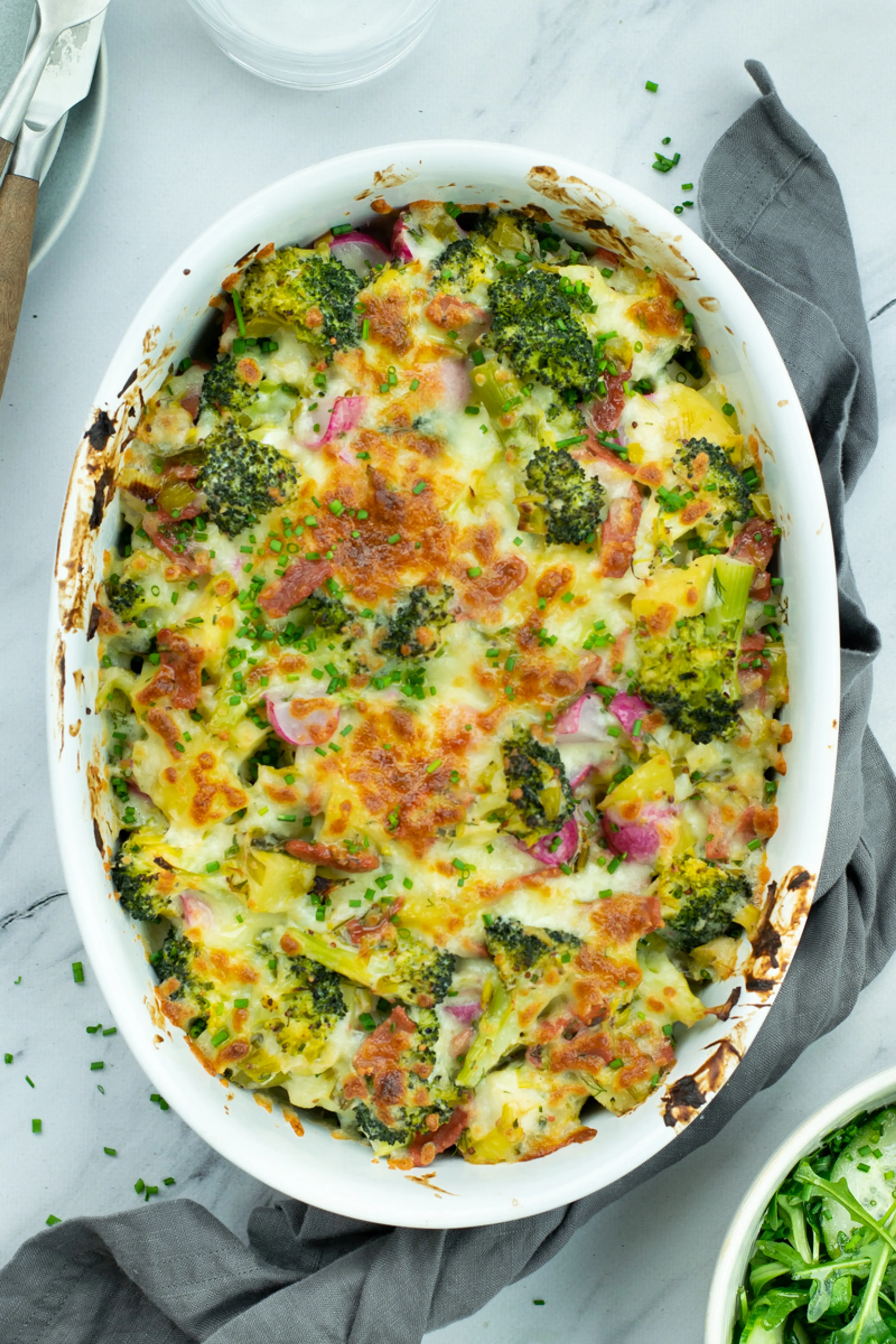Ovenschotel met broccoli, prei en spekjes