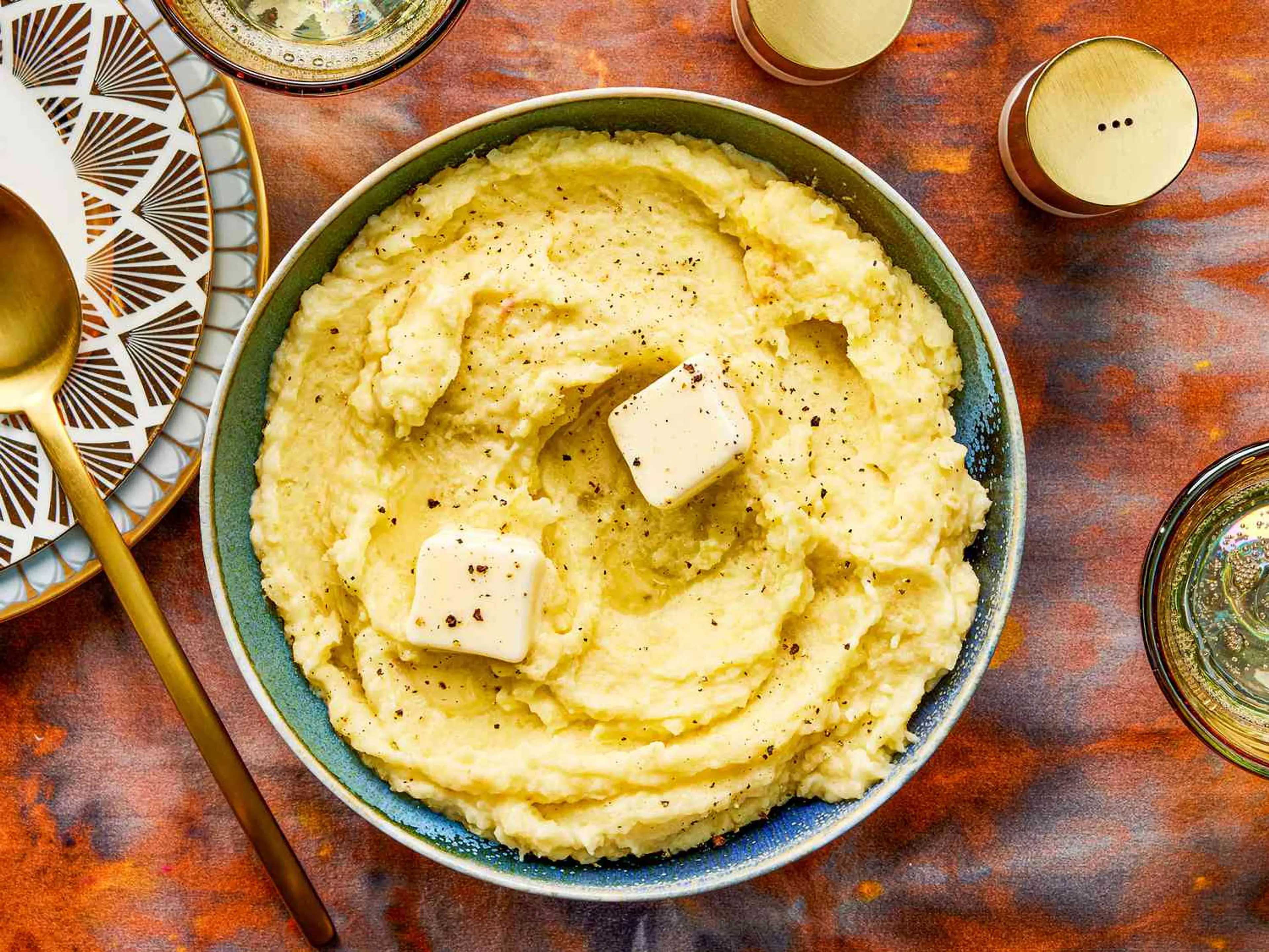 The Secret to These Perfect Garlic Mashed Potatoes Is an Eas