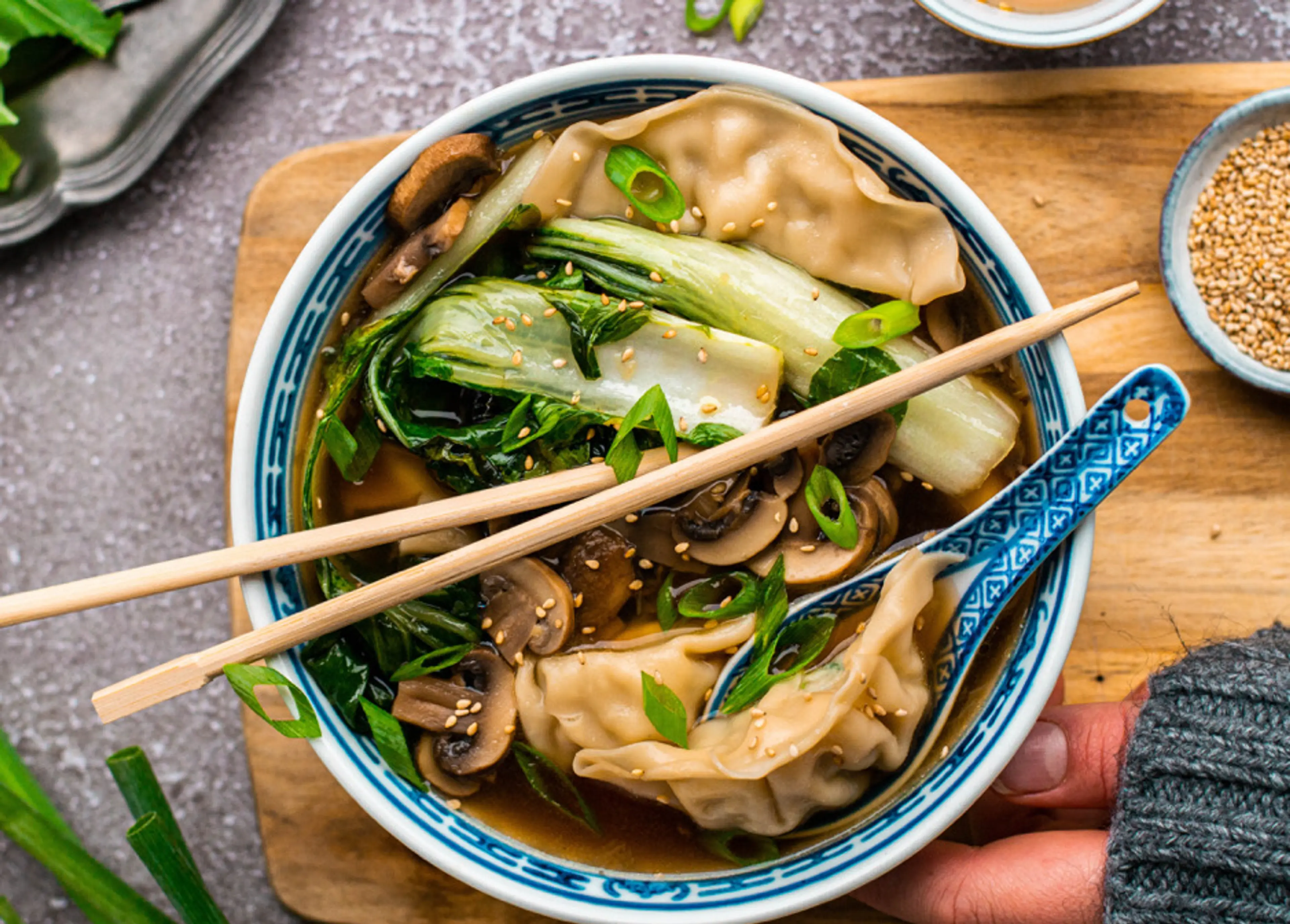 Wontonsoep met sesam chiliolie