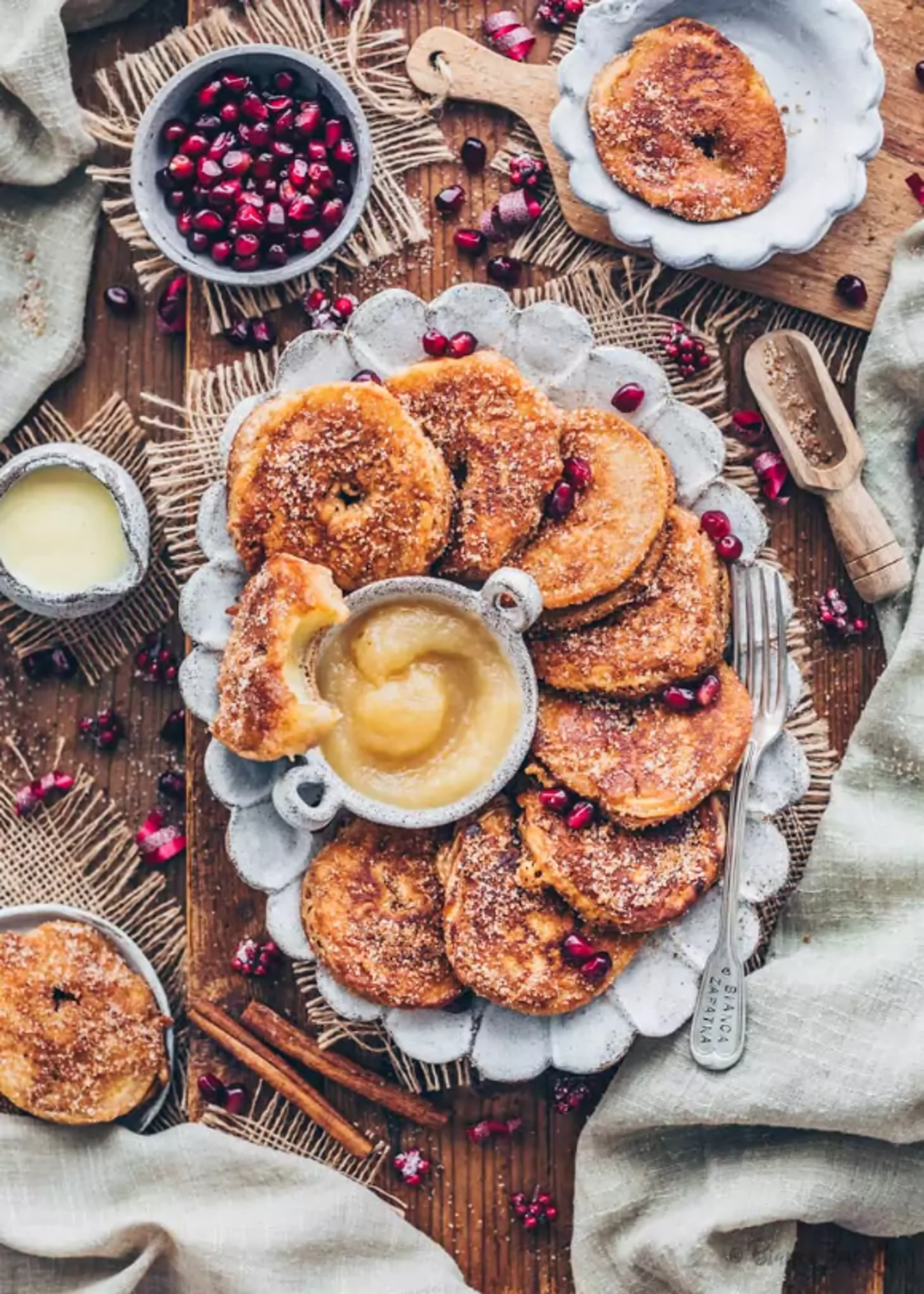 Omas Apfelküchle mit Vanillesoße (Vegan & Einfach)