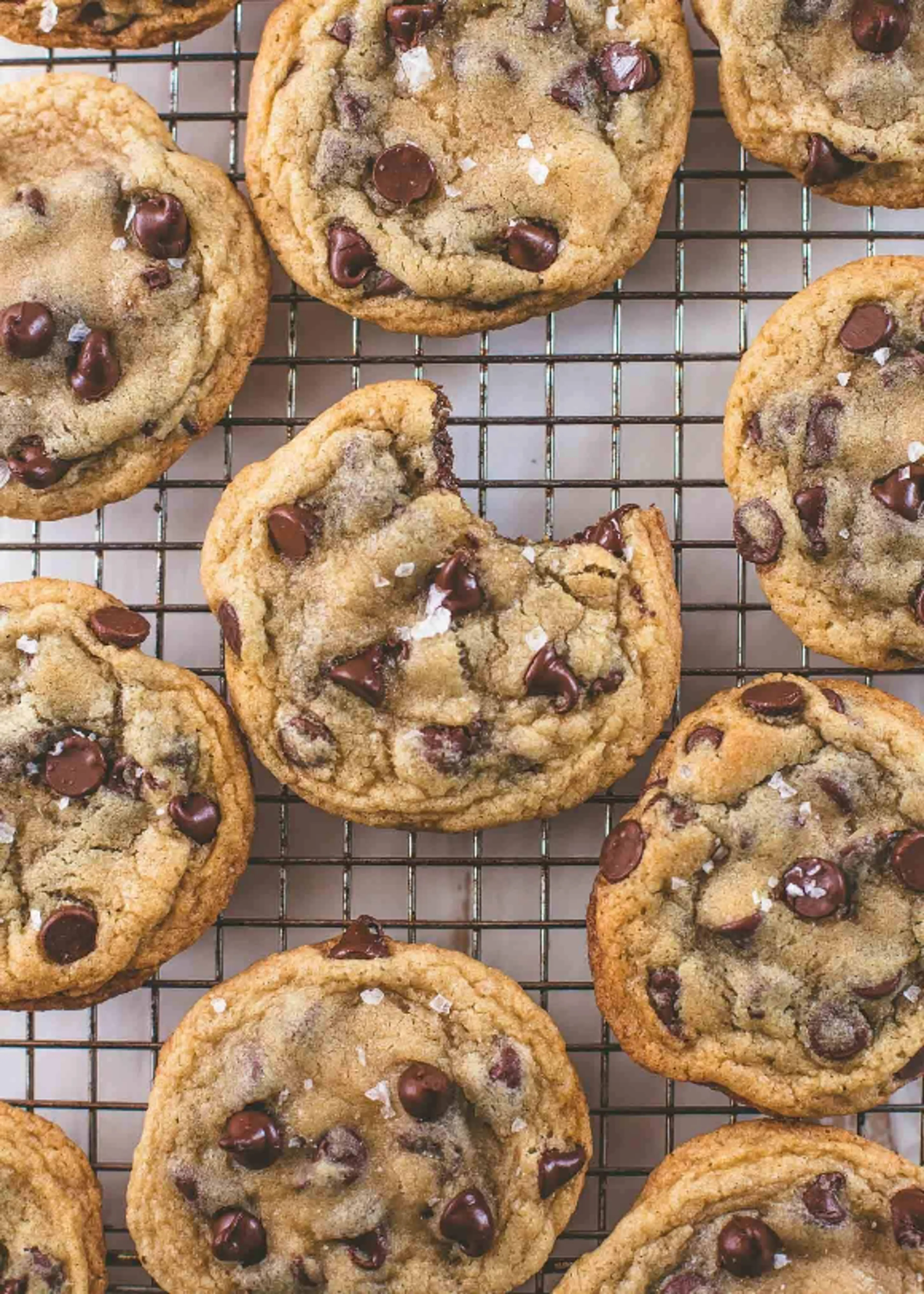 Crispy and Chewy Chocolate Chip Cookies