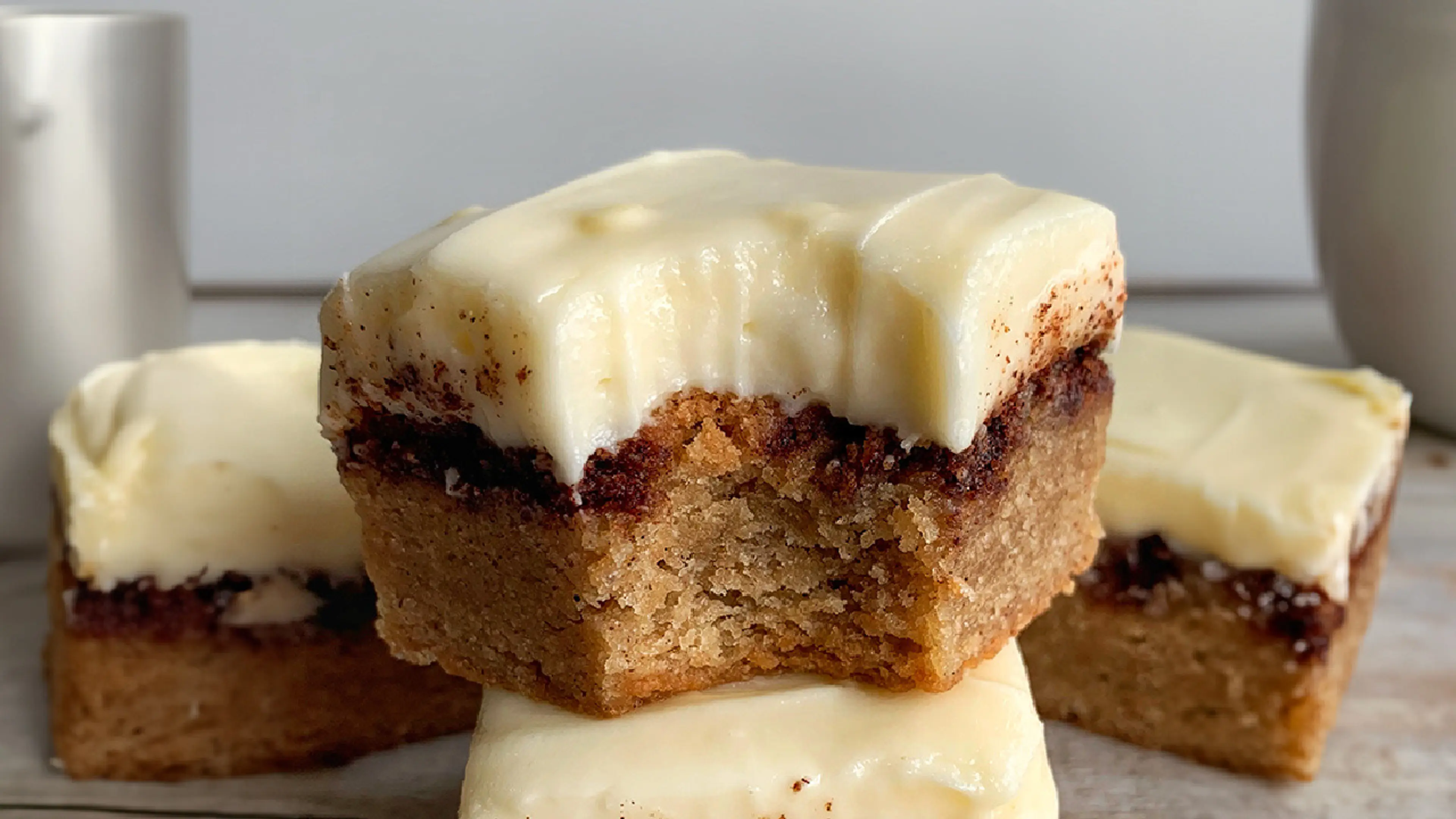 Cinnamon Roll Blondies