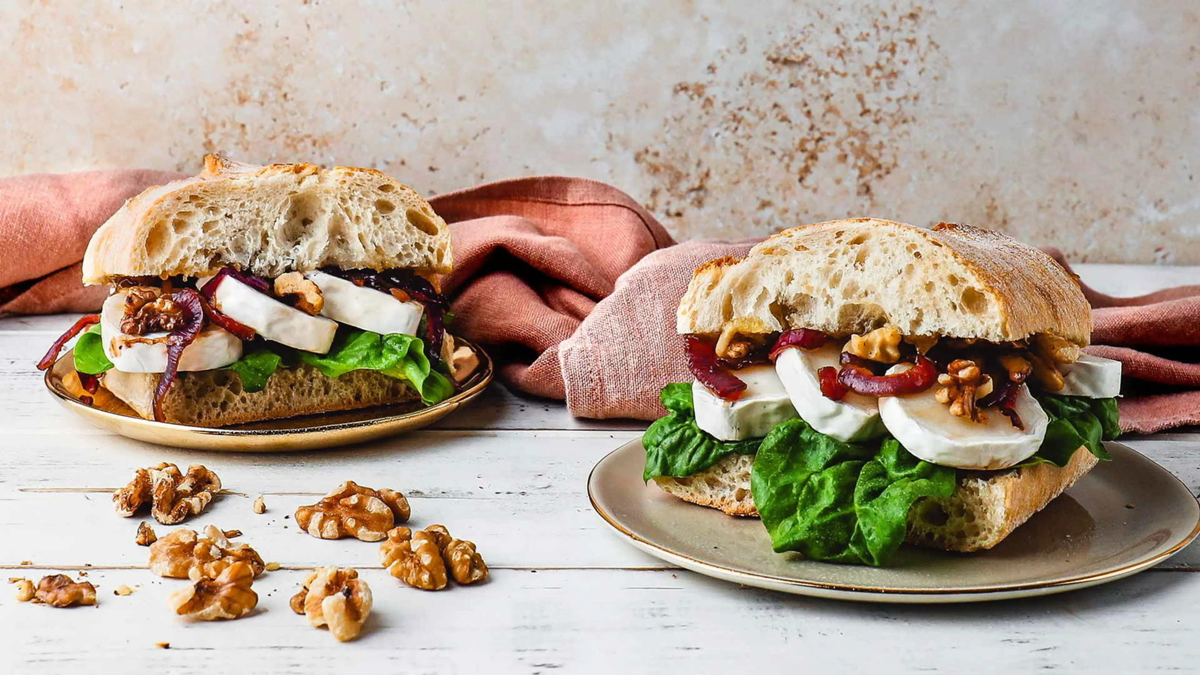 Ciabatta mit Ziegenkäse, karamellisierten Zwiebeln & Feigens