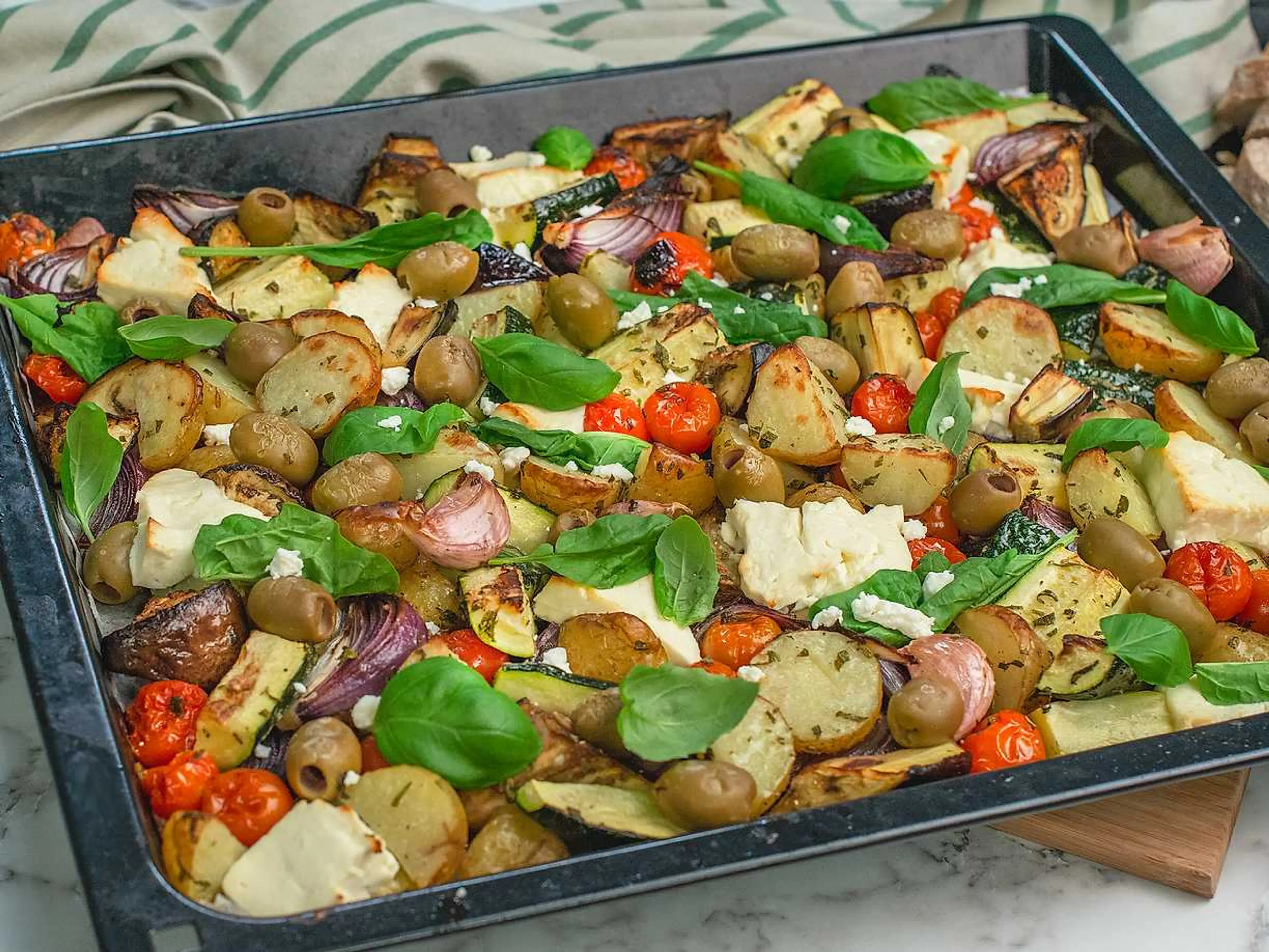 Rostade grönsaker med feta och oliver