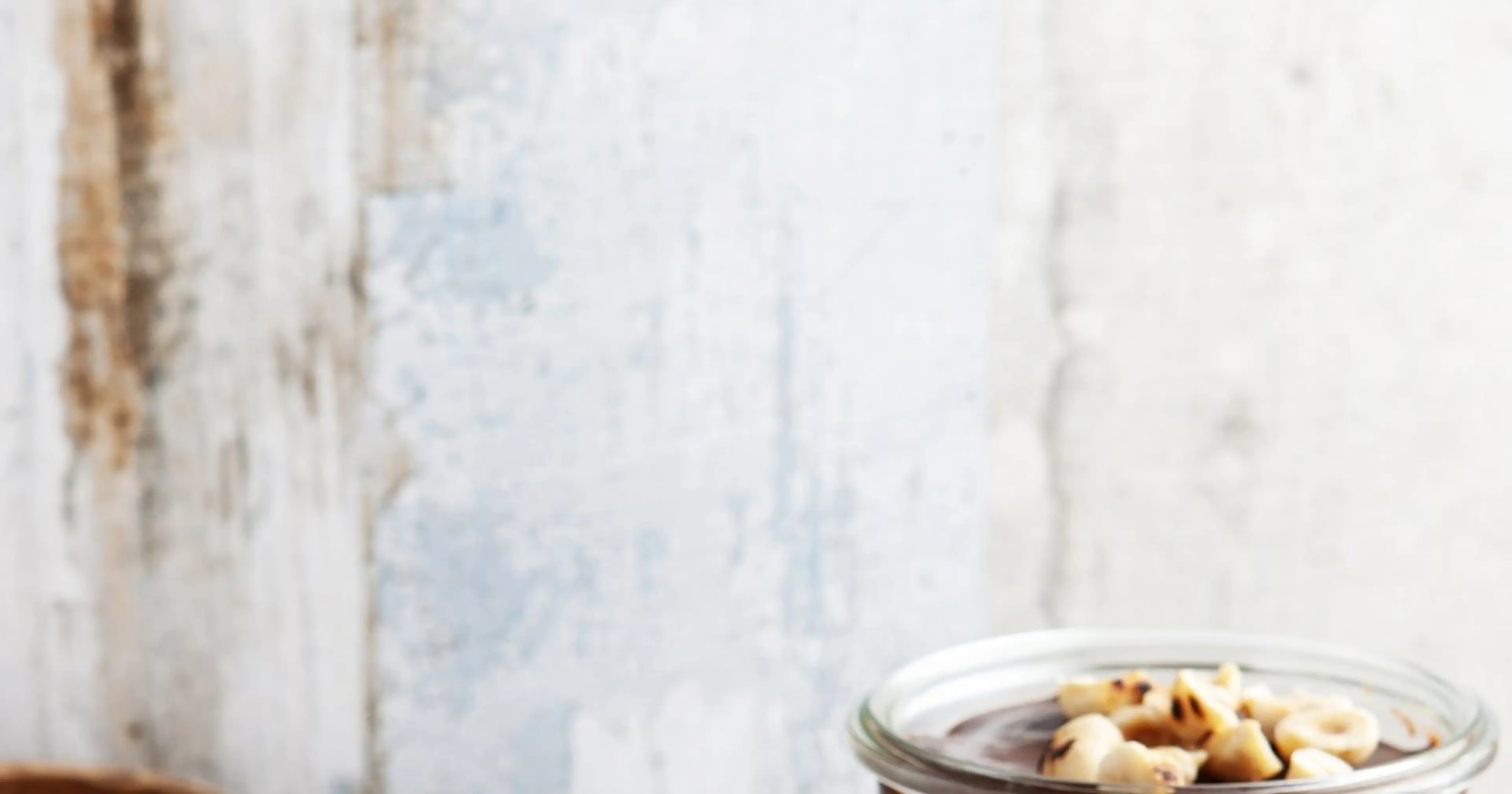 Verrines de mousse à la noisette et sauce chocolat