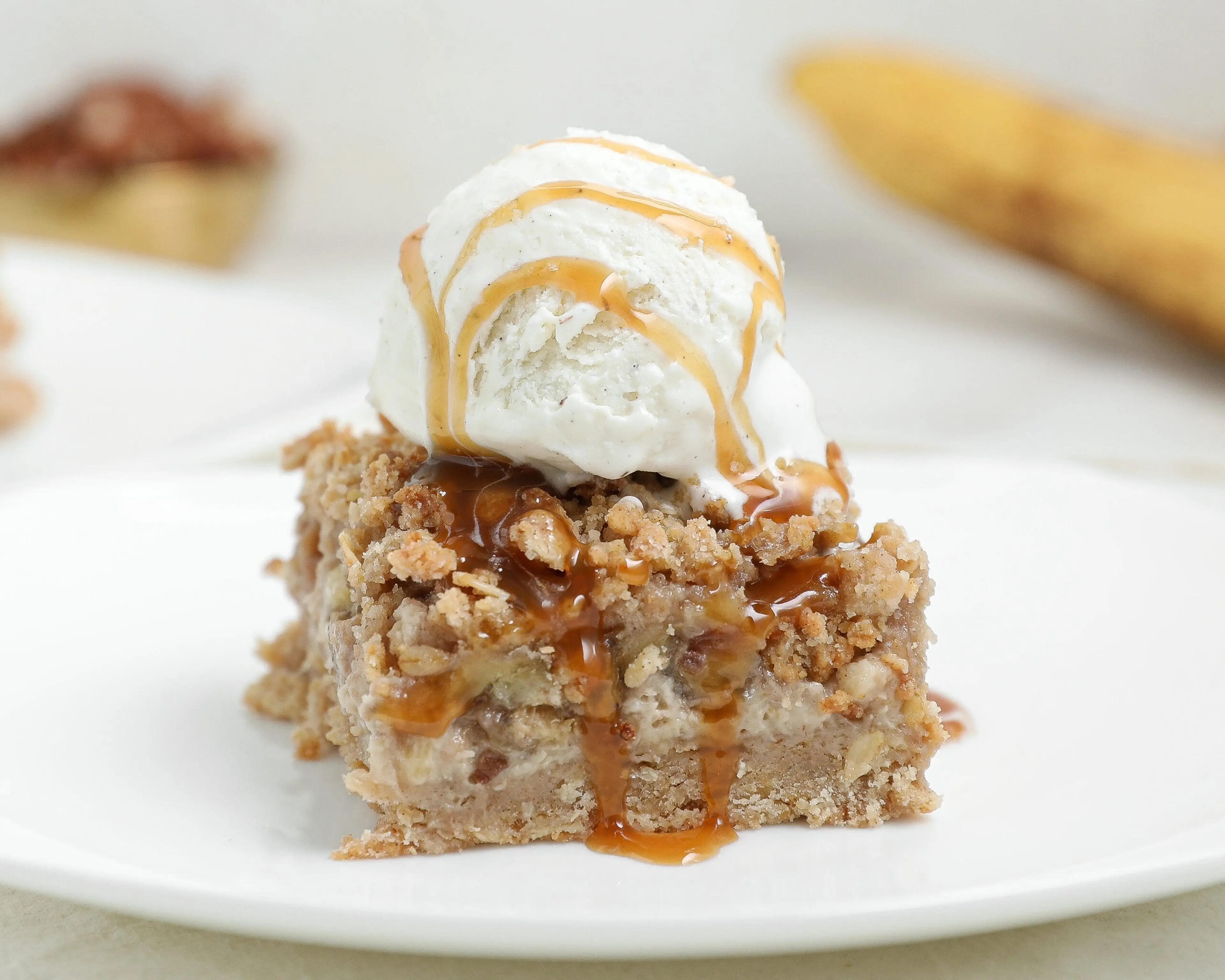 Banana Foster Cheesecake Crumble Bars