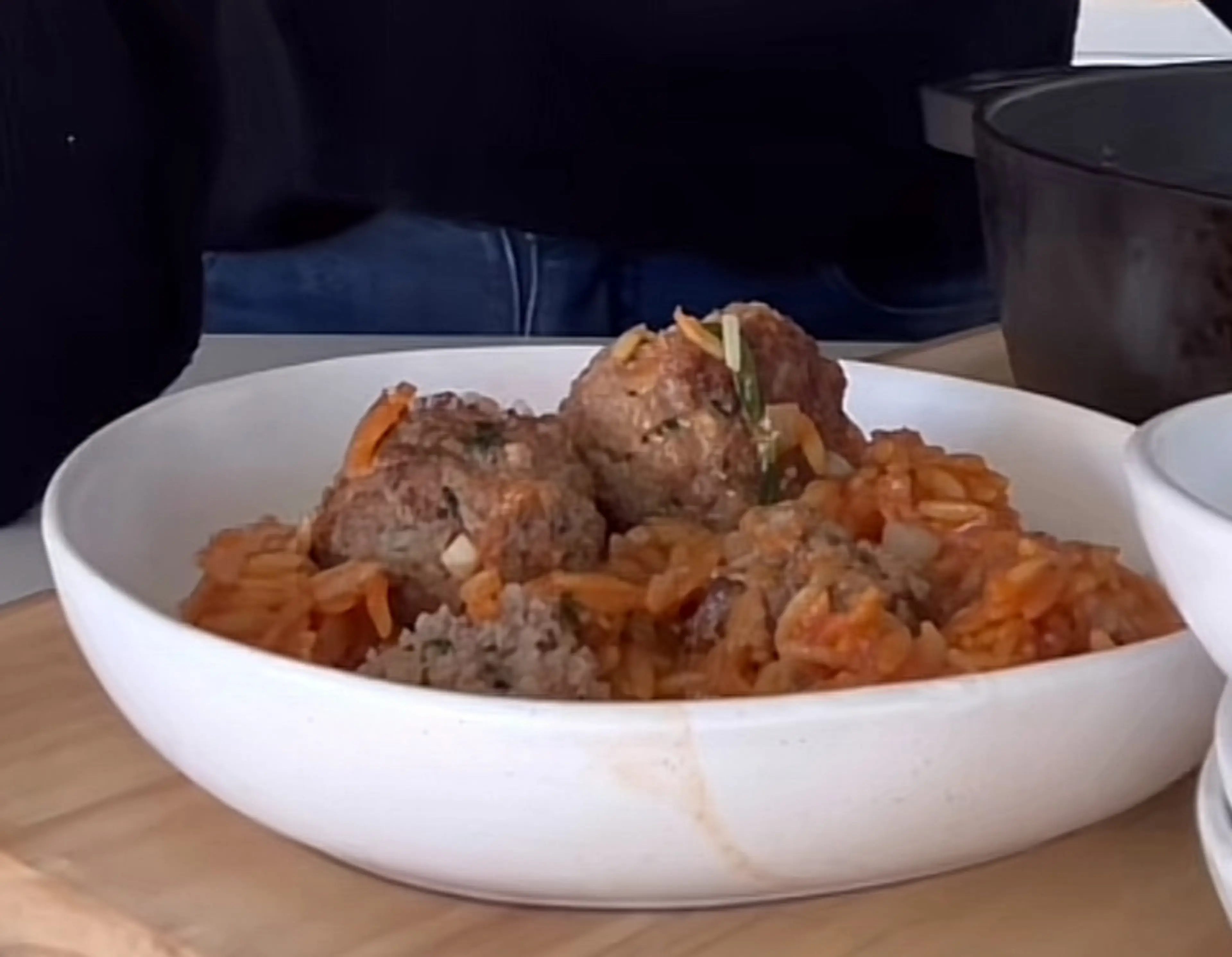 Orzo au Tomate avec Boulettes Farcies à la Mozzarella