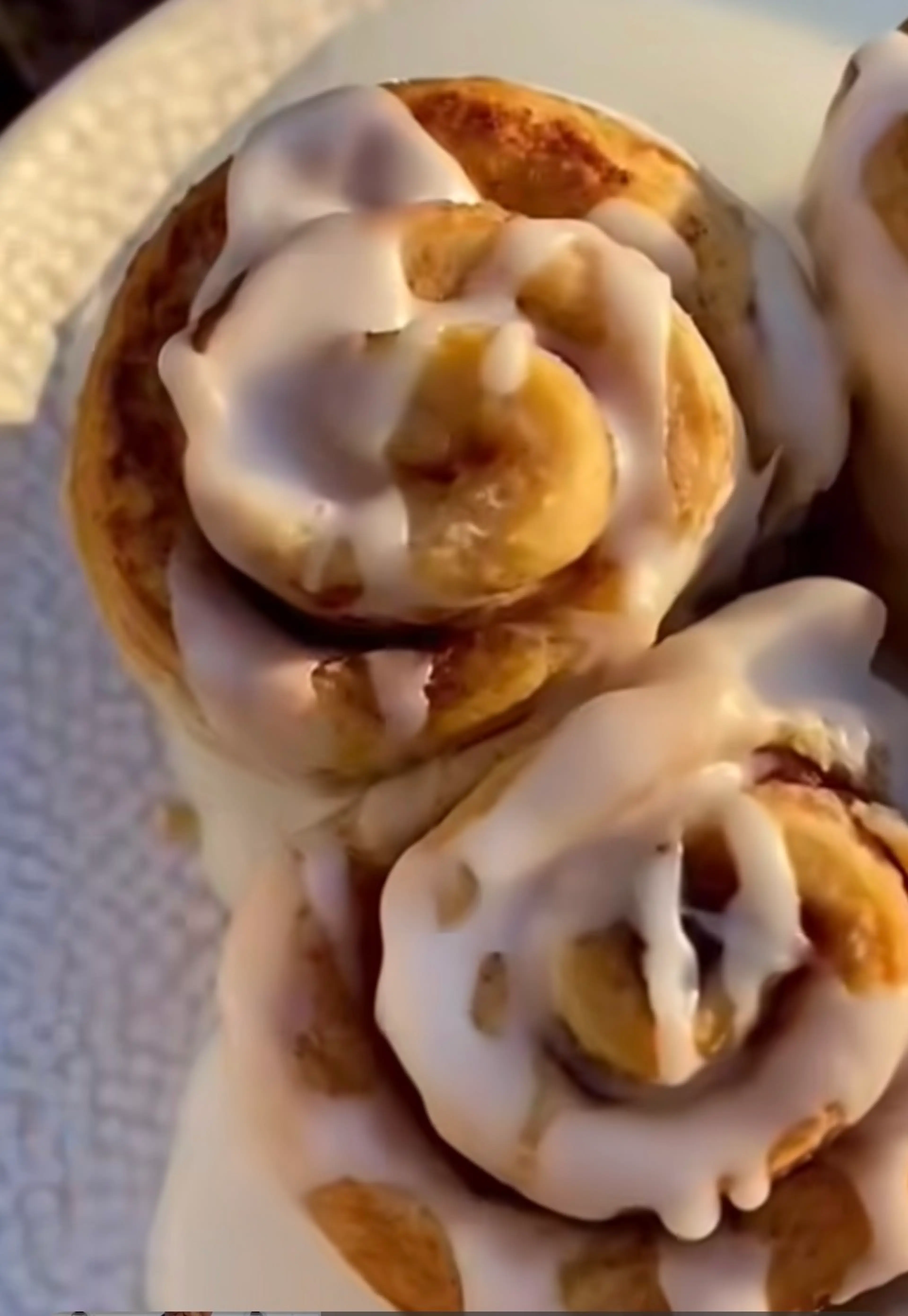 Greek Yoghurt Cinnamon Rolls. Another Must-try @cakeontherun