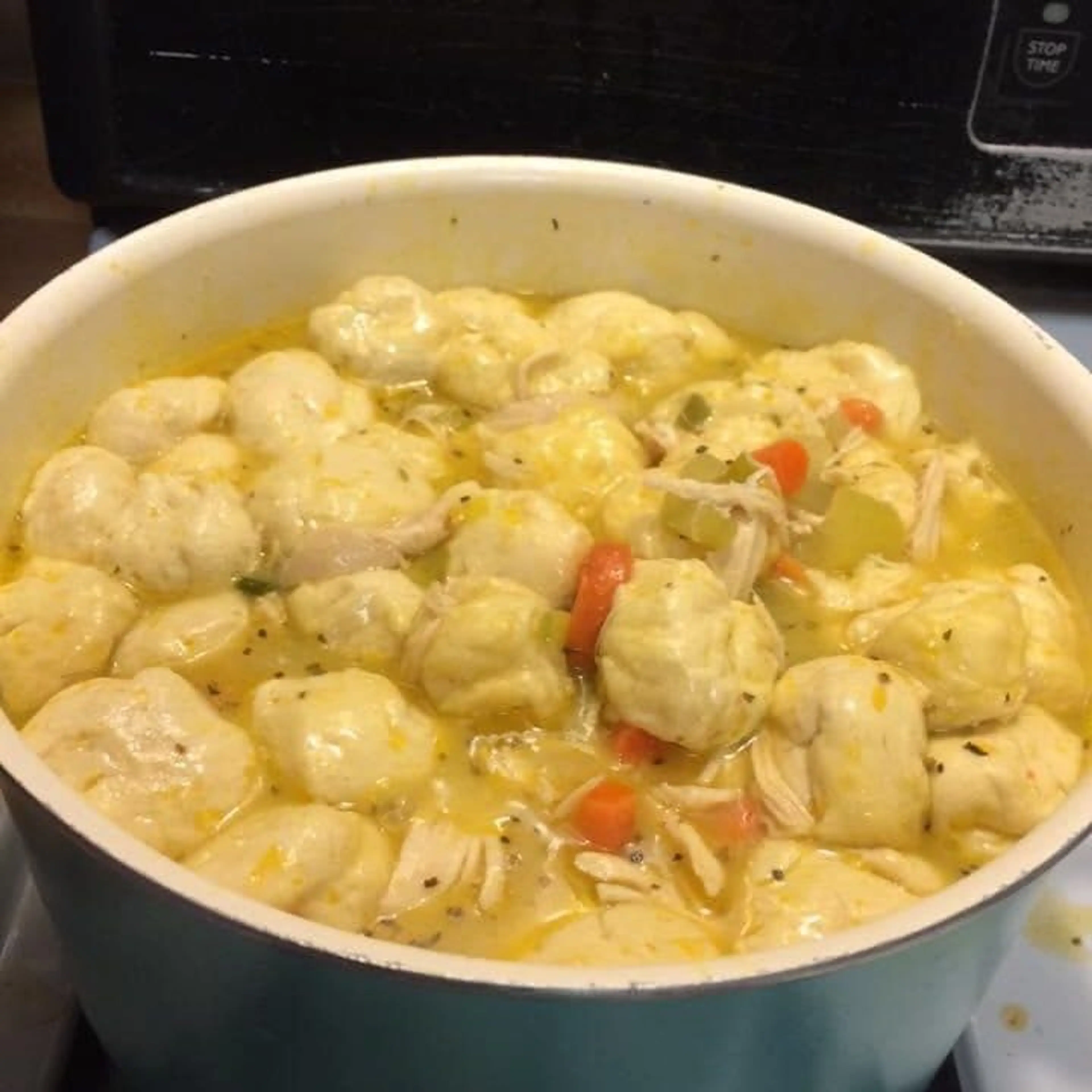 CROCK POT CHICKEN AND DUMPLINGS