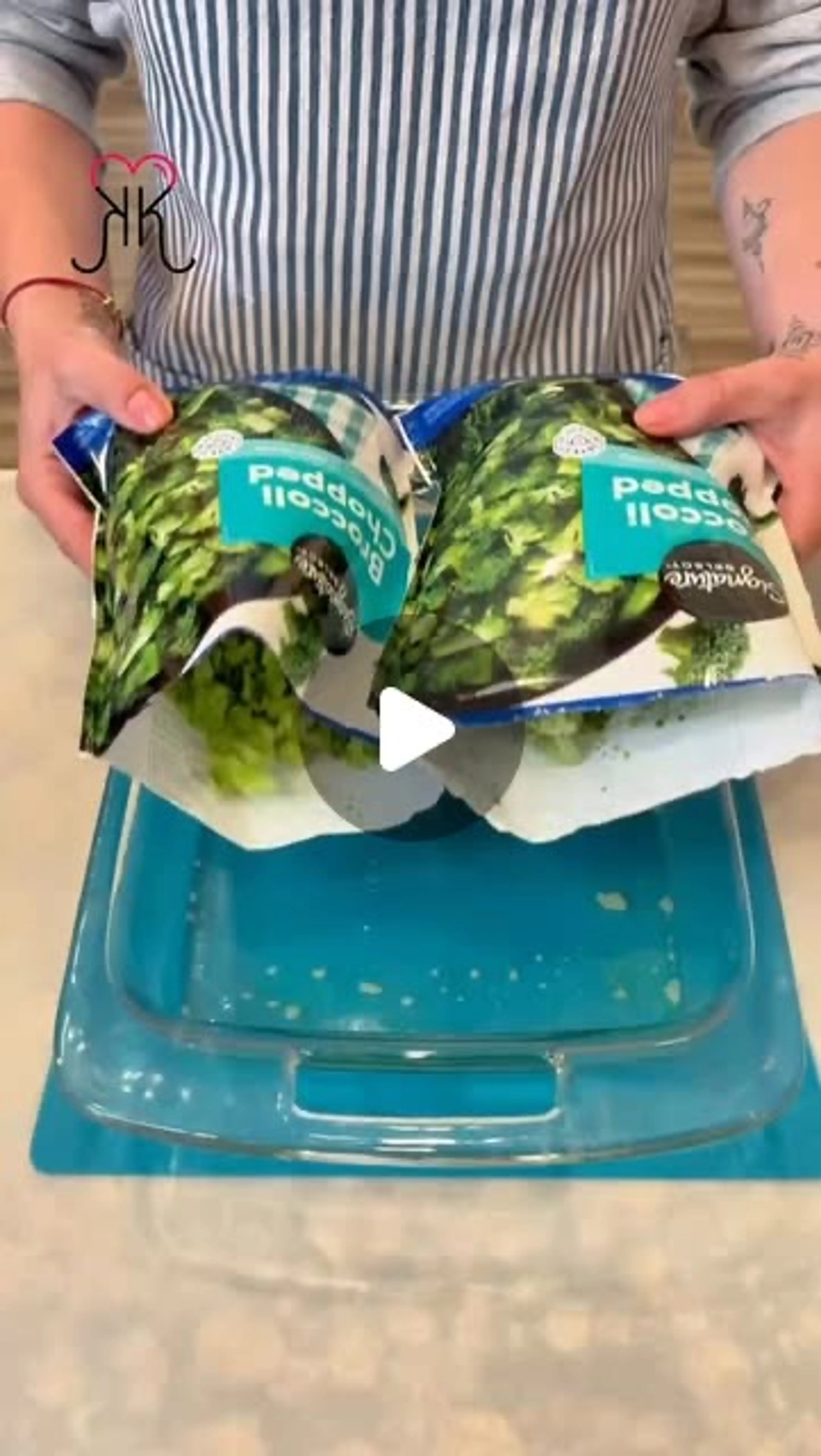 Easy Veggie Side Dish:  Broccoli Cheese Casserole