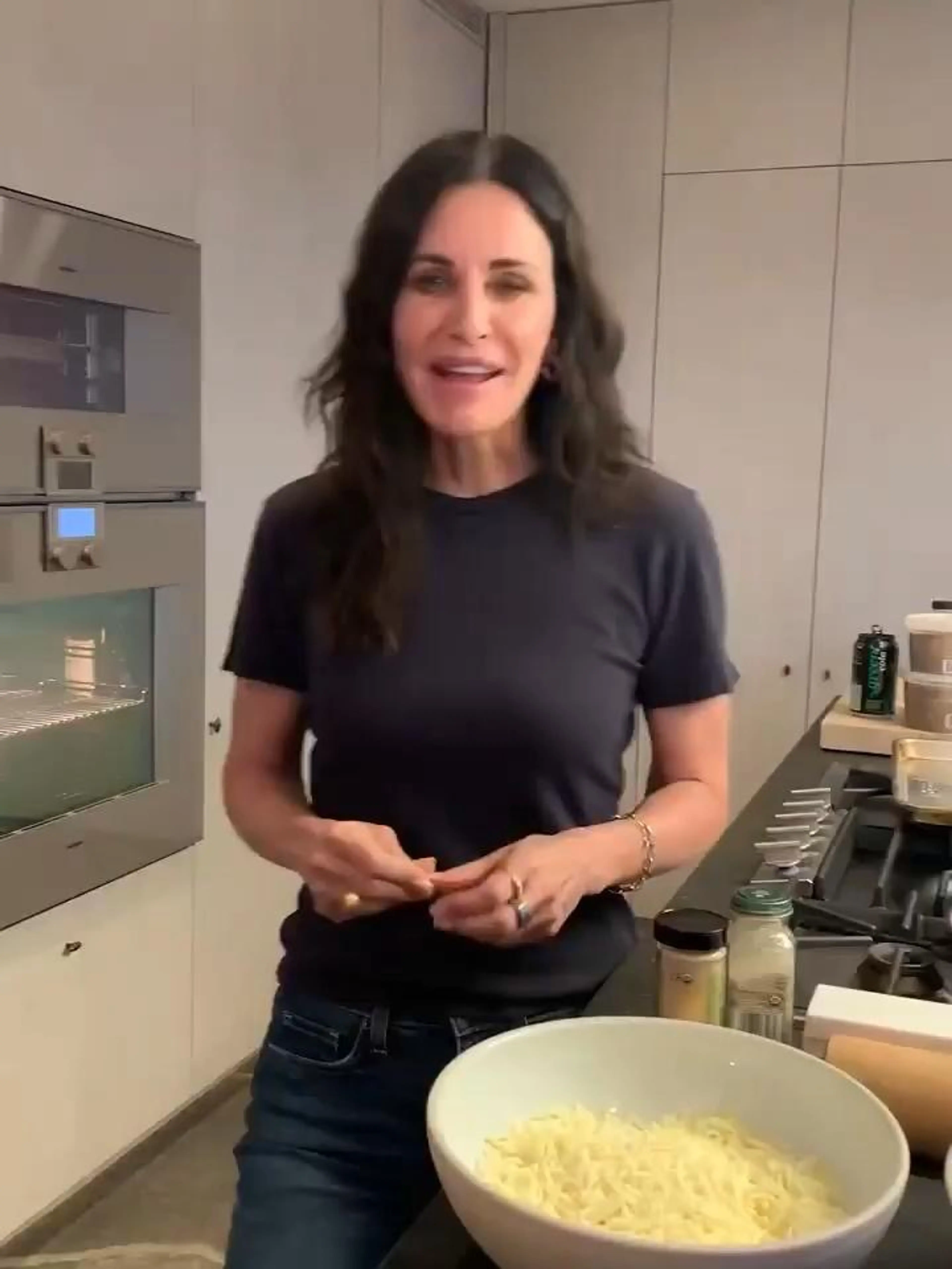 Superbowl Keto Chips and Guac @courtneycoxofficial #ketokiic