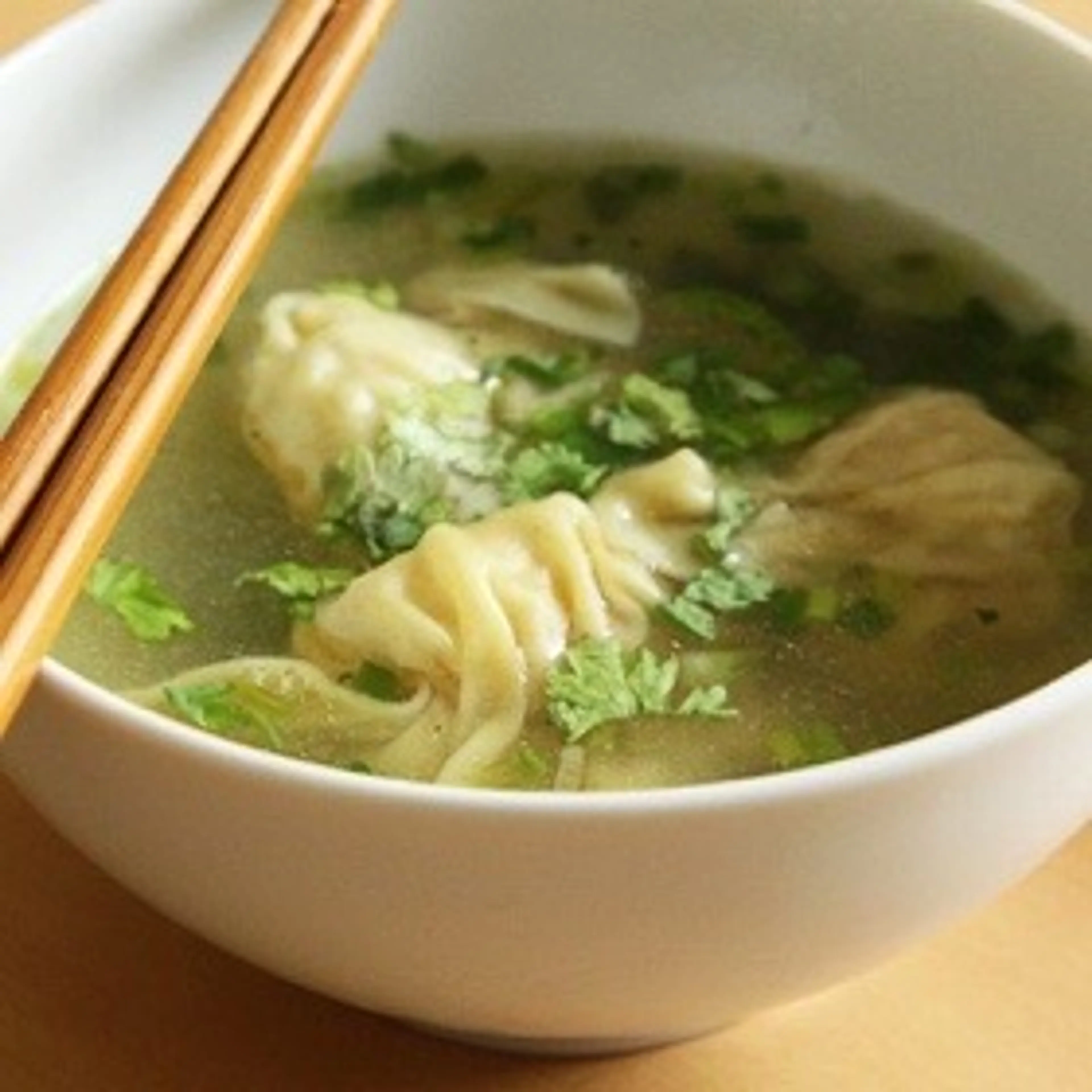 SOUPE DE RAVIOLIS CHINOIS