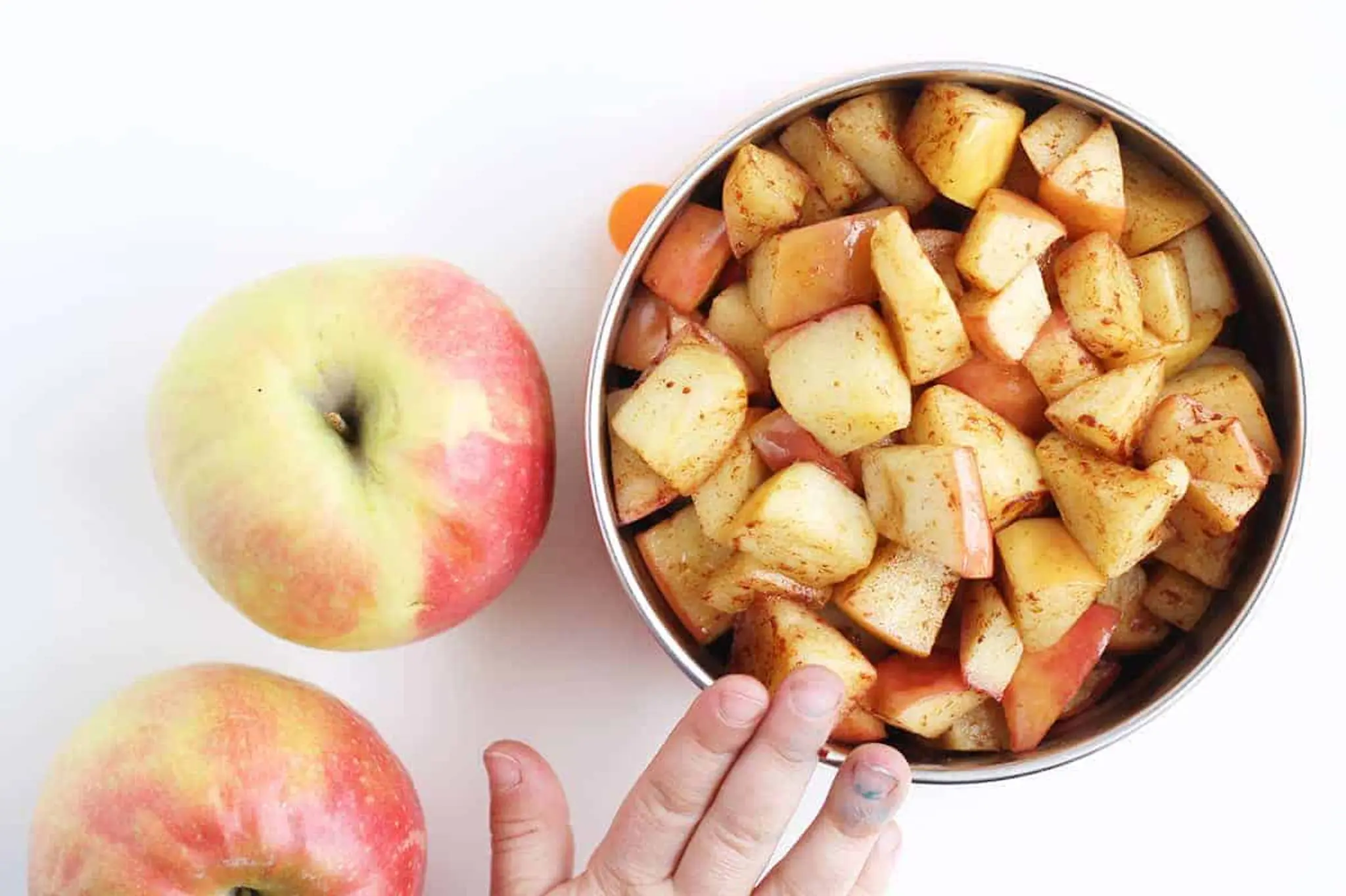 Simple Sauteed Apples with Cinnamon