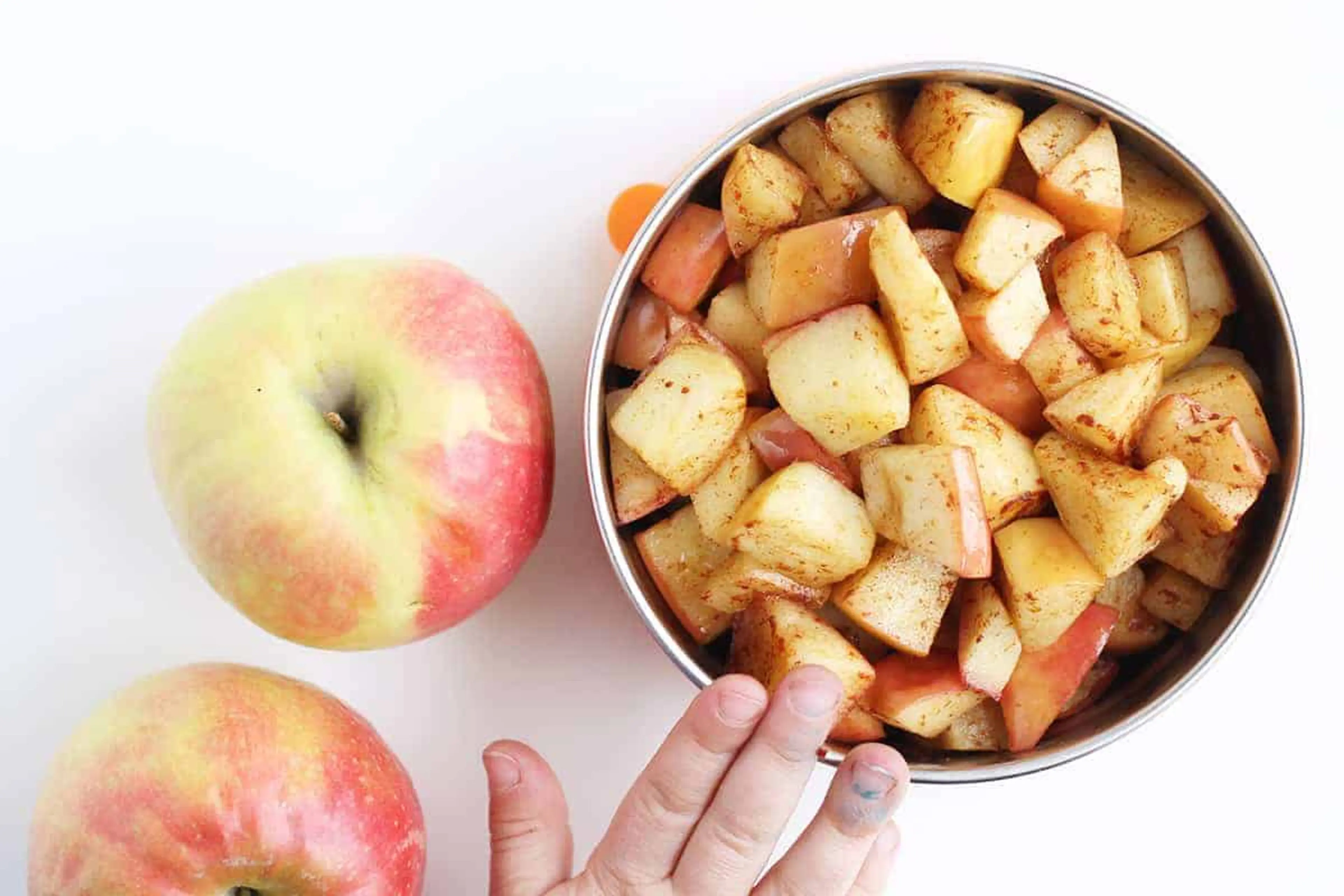 Simple Sauteed Apples with Cinnamon