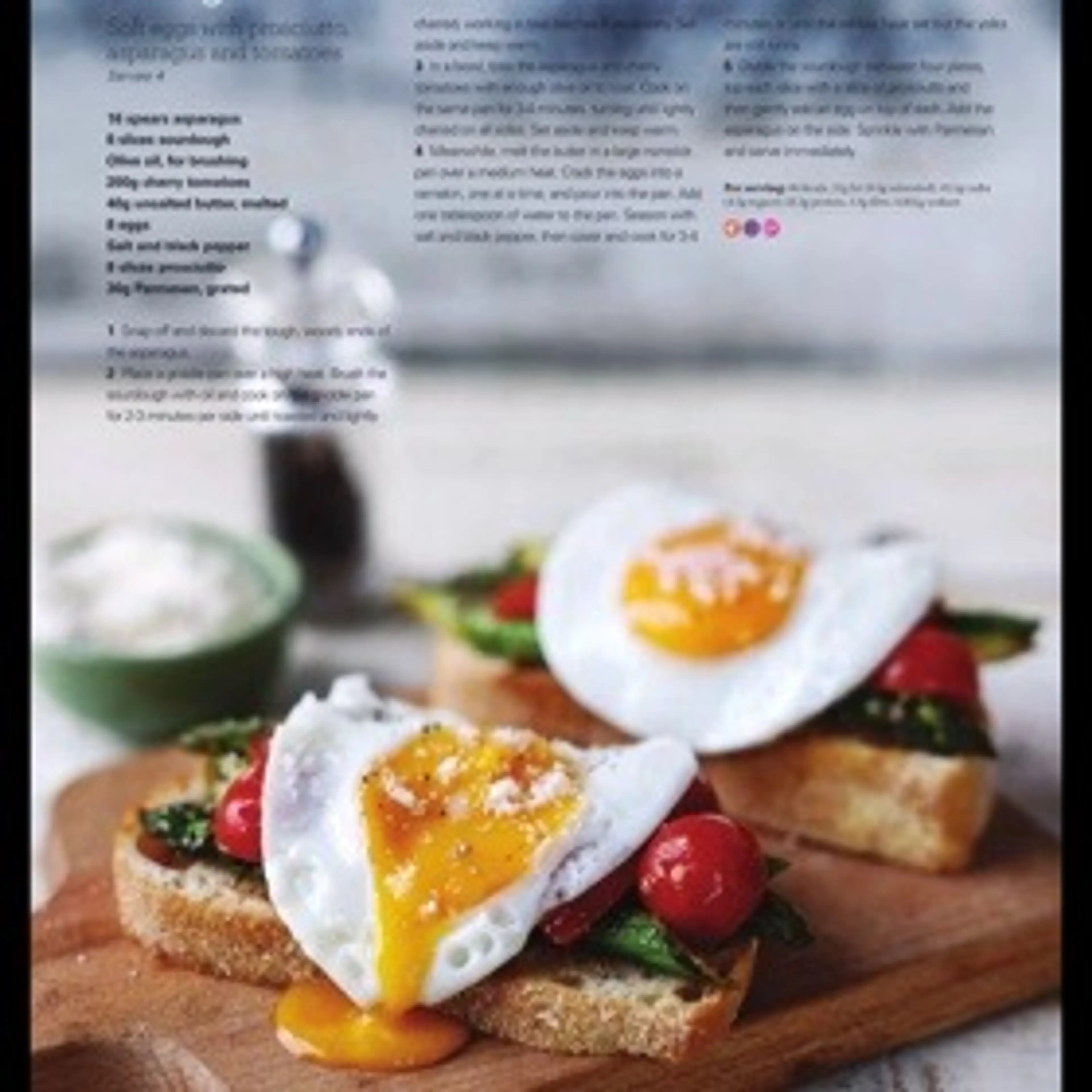 Soft eggs with-prosciutto, asparagus and tomatoes