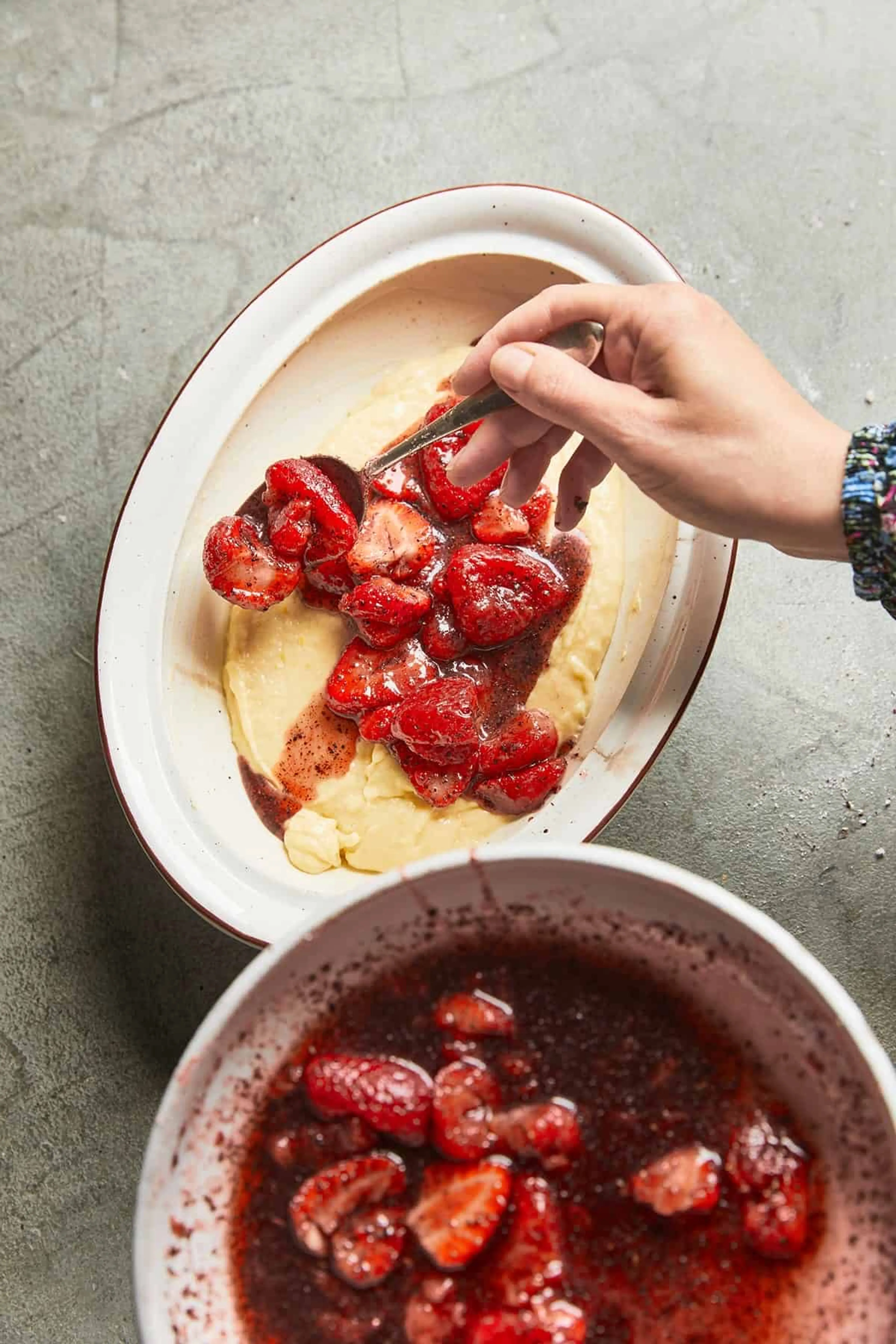 Super simpele aardbeien-lepelcake