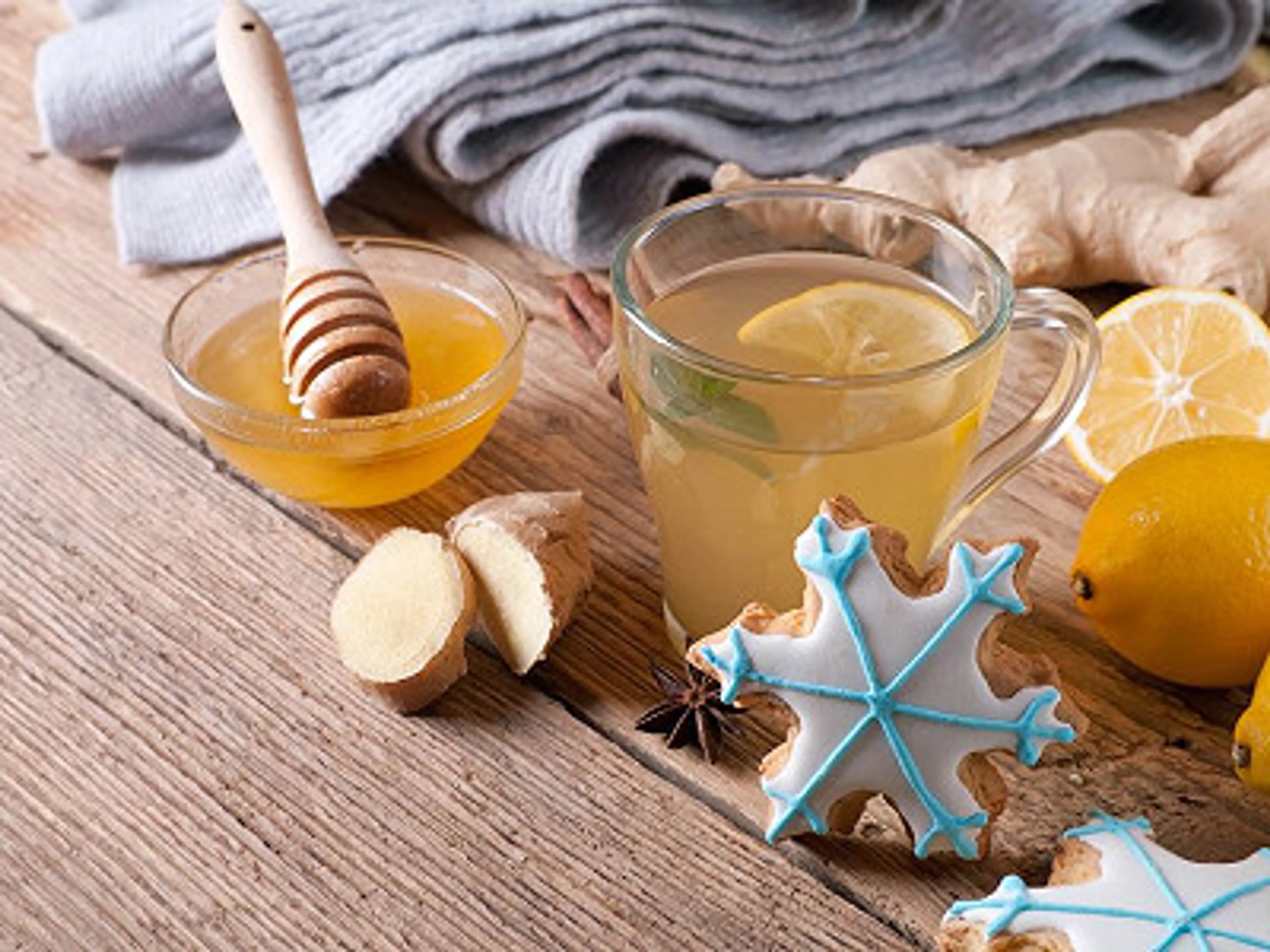 Infusion détox de fêtes citron, miel et gingembre