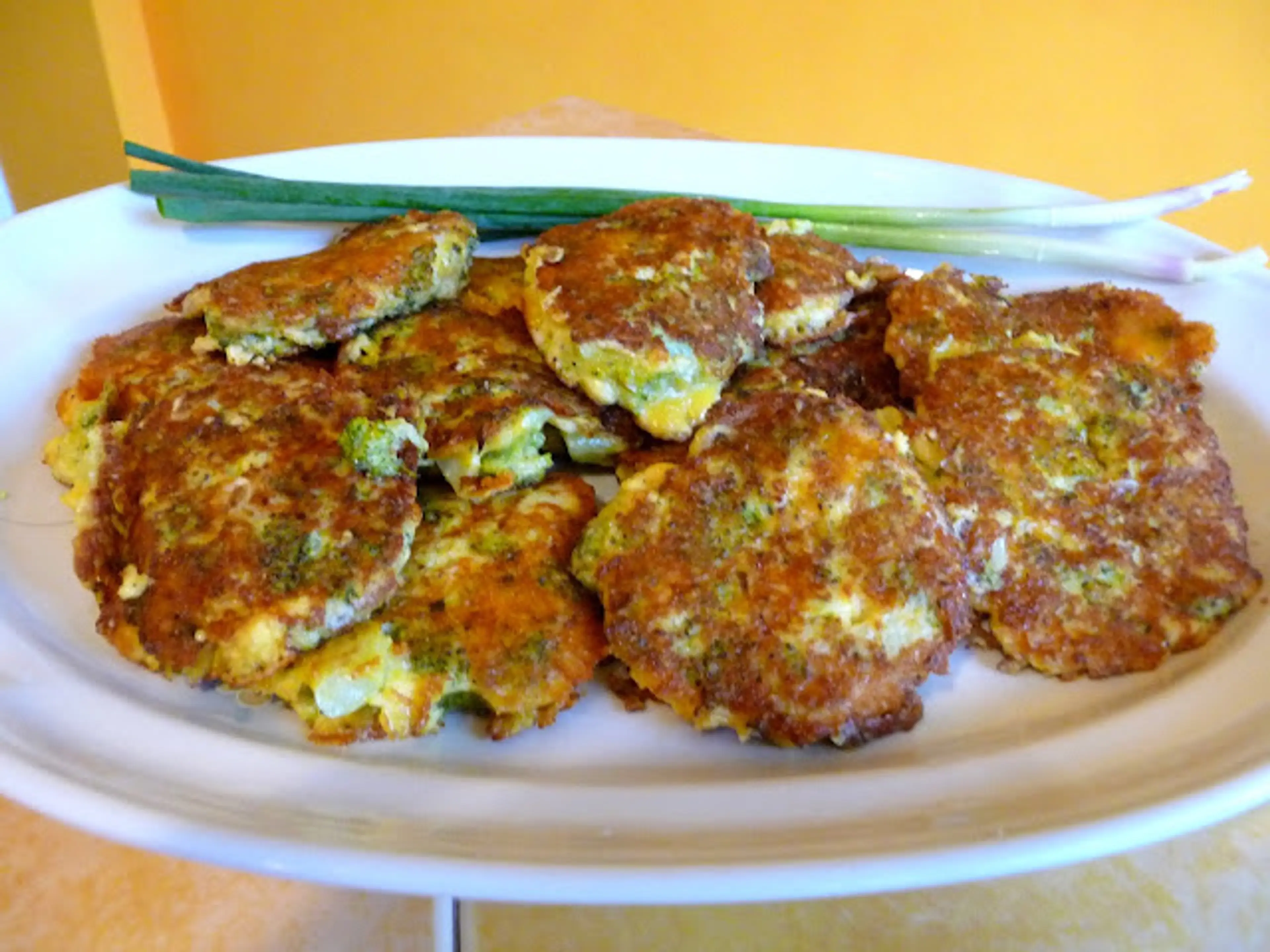 CHEDDAR GARLIC BROCCOLI FRITTERS