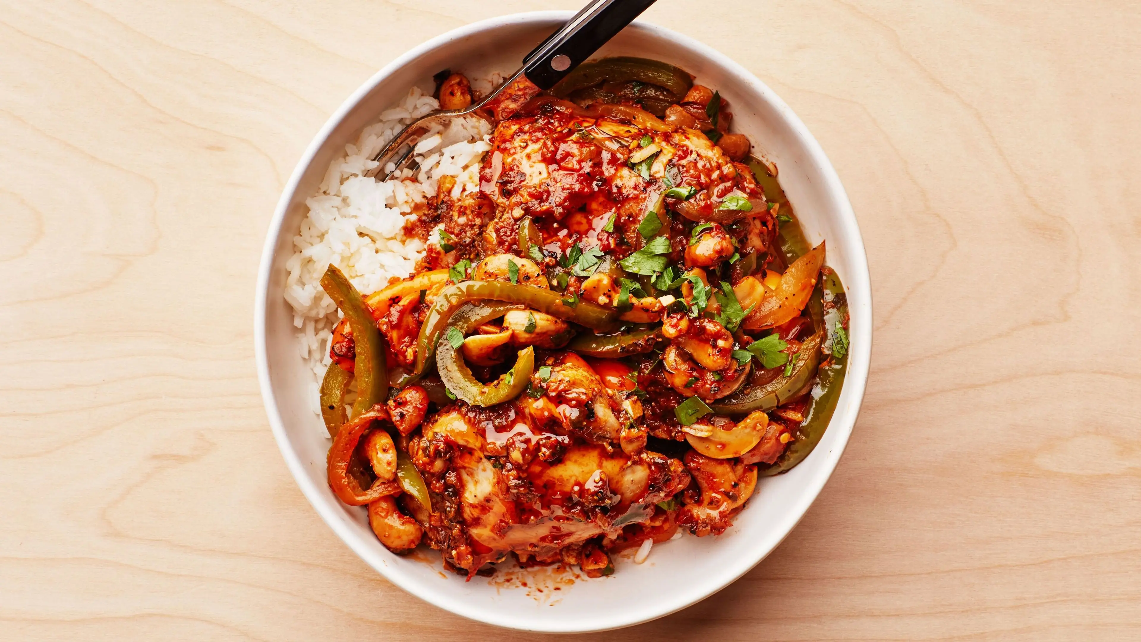 Poul Ak Nwa (Chicken With Cashews)